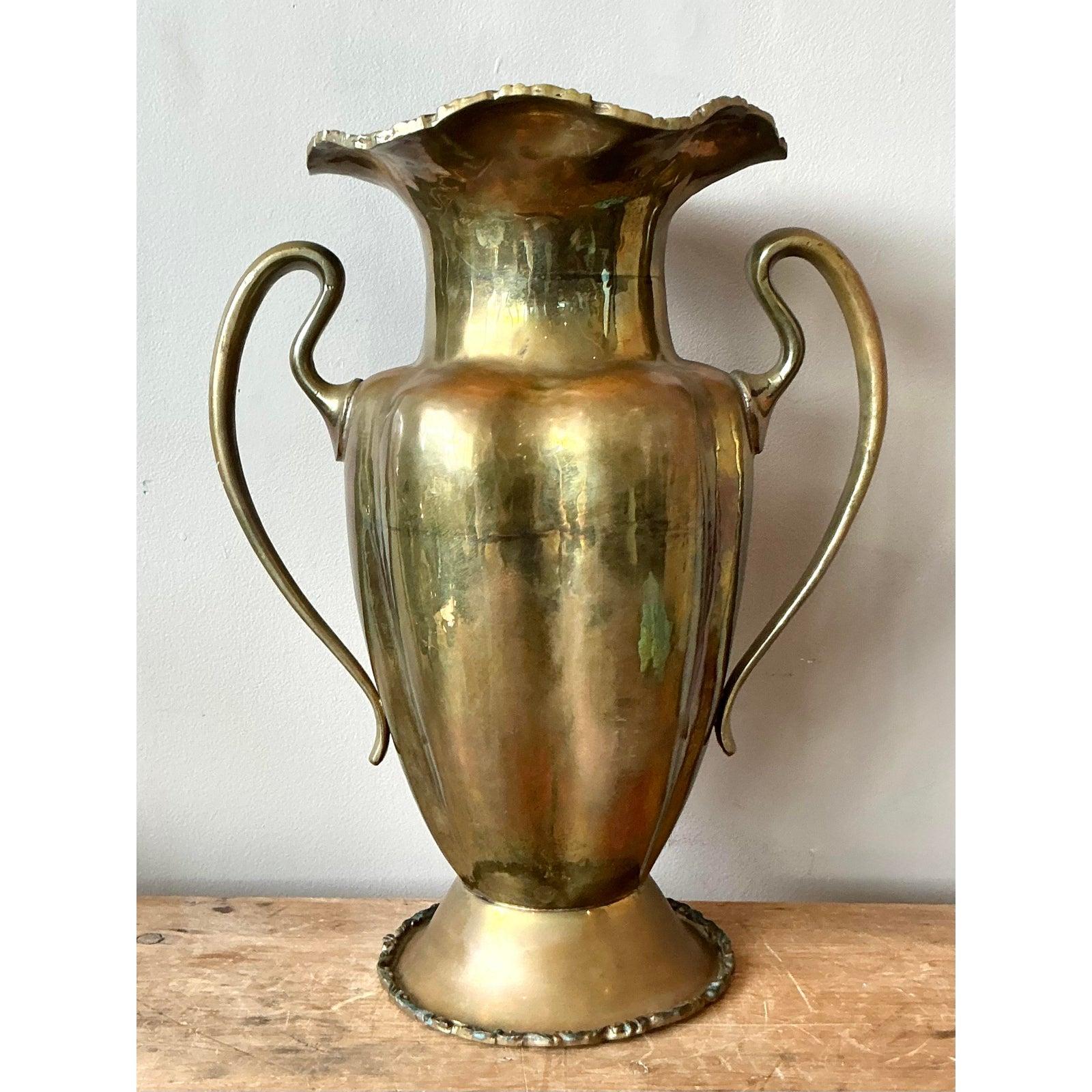 Indiano Vaso d'ottone con volant bohémien d'epoca in vendita