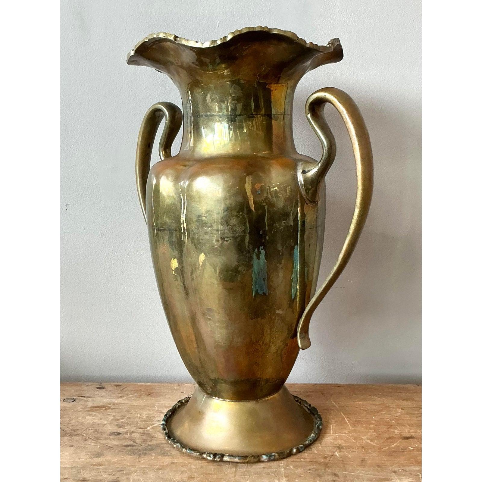 XX secolo Vaso d'ottone con volant bohémien d'epoca in vendita