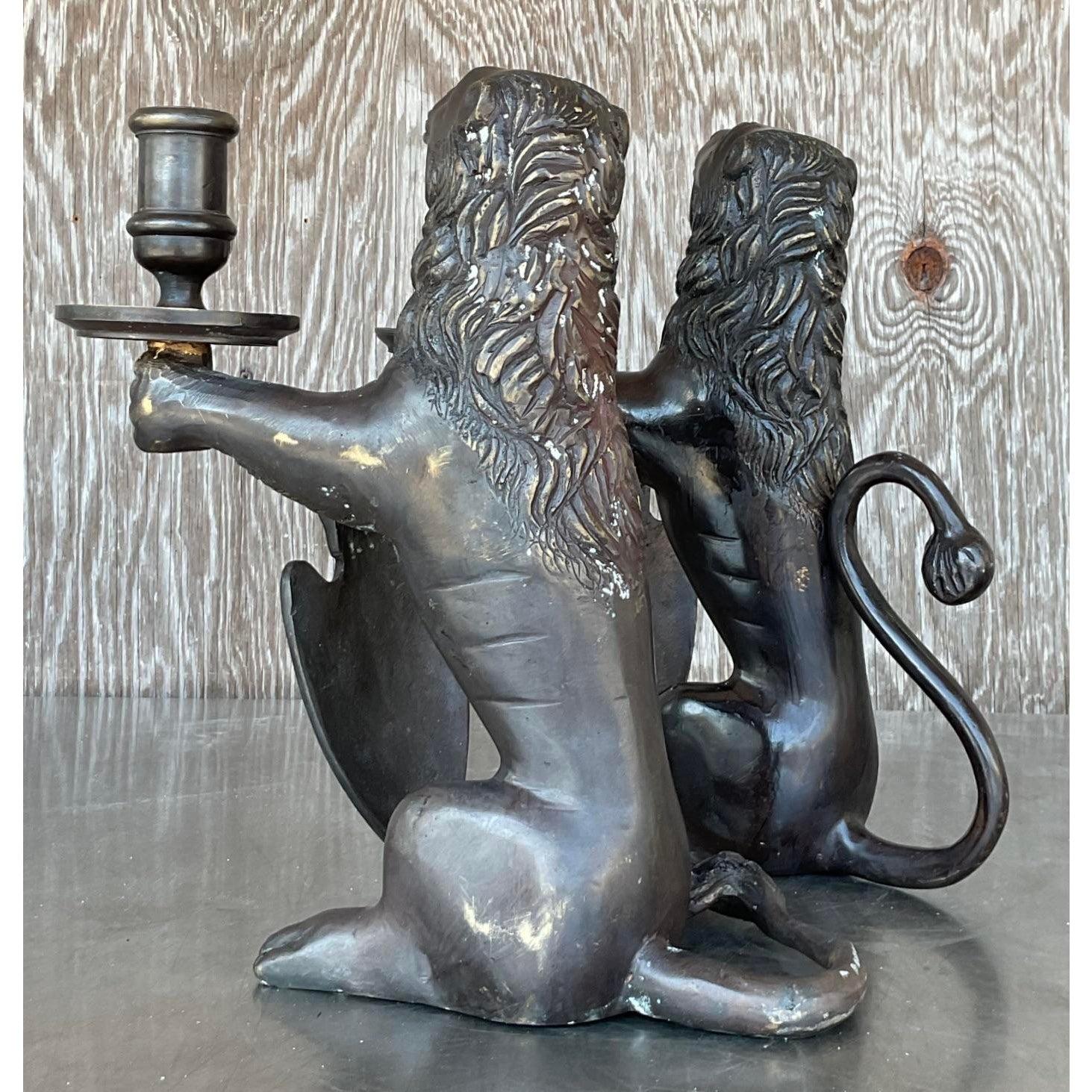 Bronzo Candelieri araldici in bronzo di Boho Sarreid - Una coppia in vendita