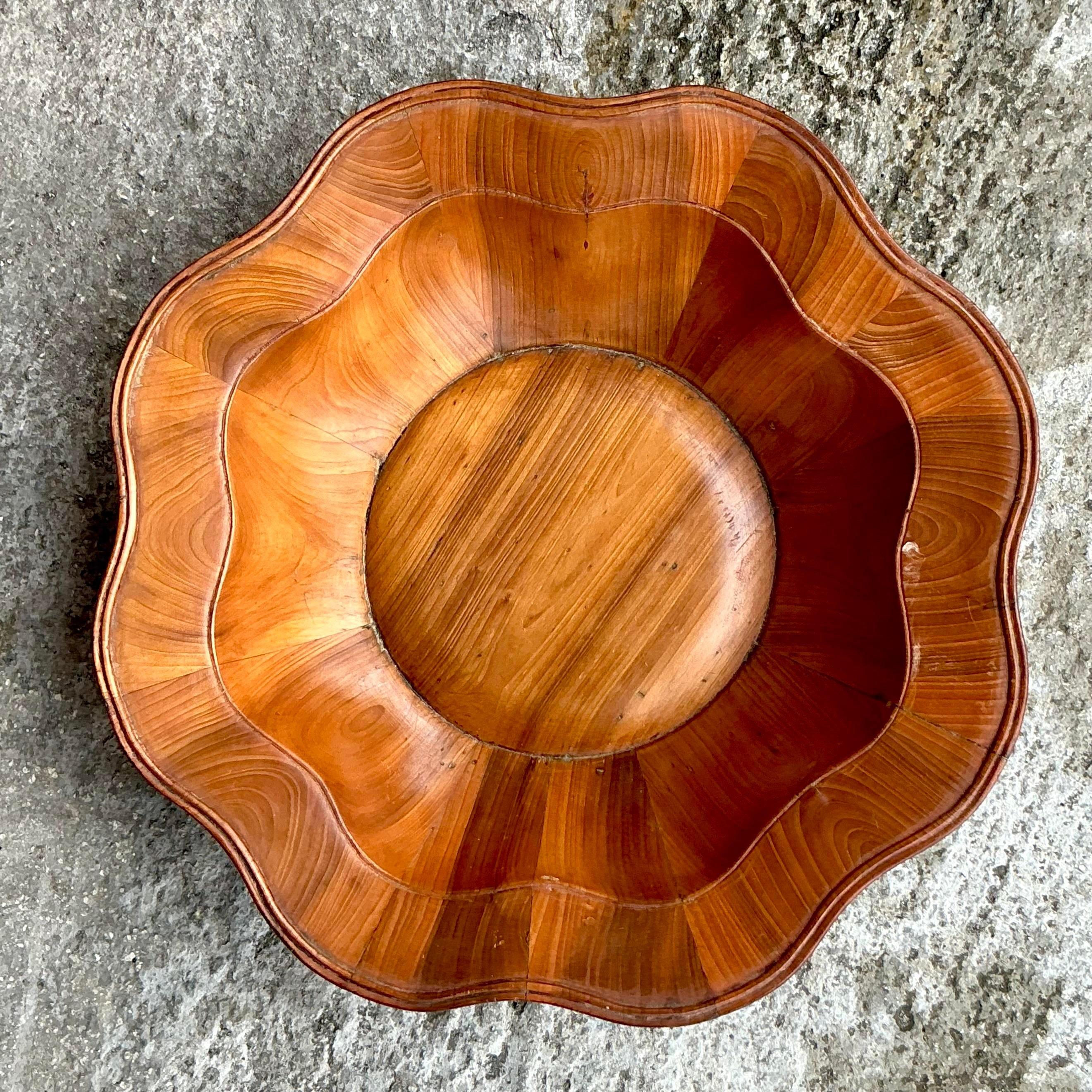 20ième siècle Bol en bois festonné Vintage Boho en vente