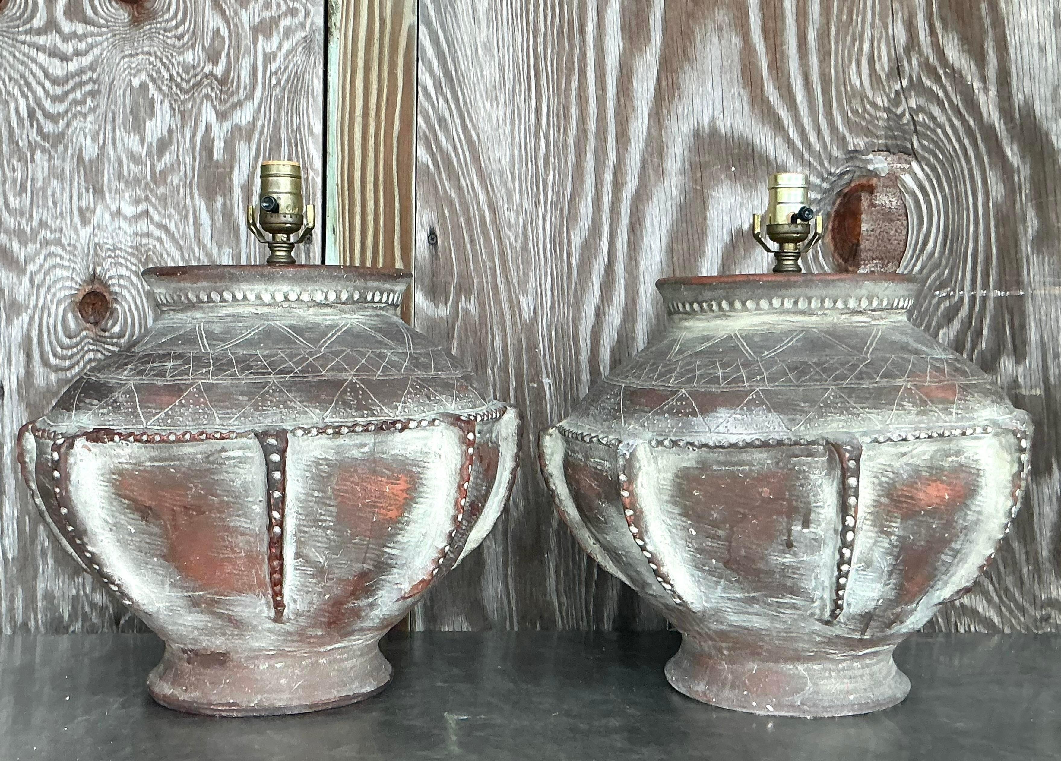 Américain Lampes Vintage Boho en terre cuite - une paire en vente