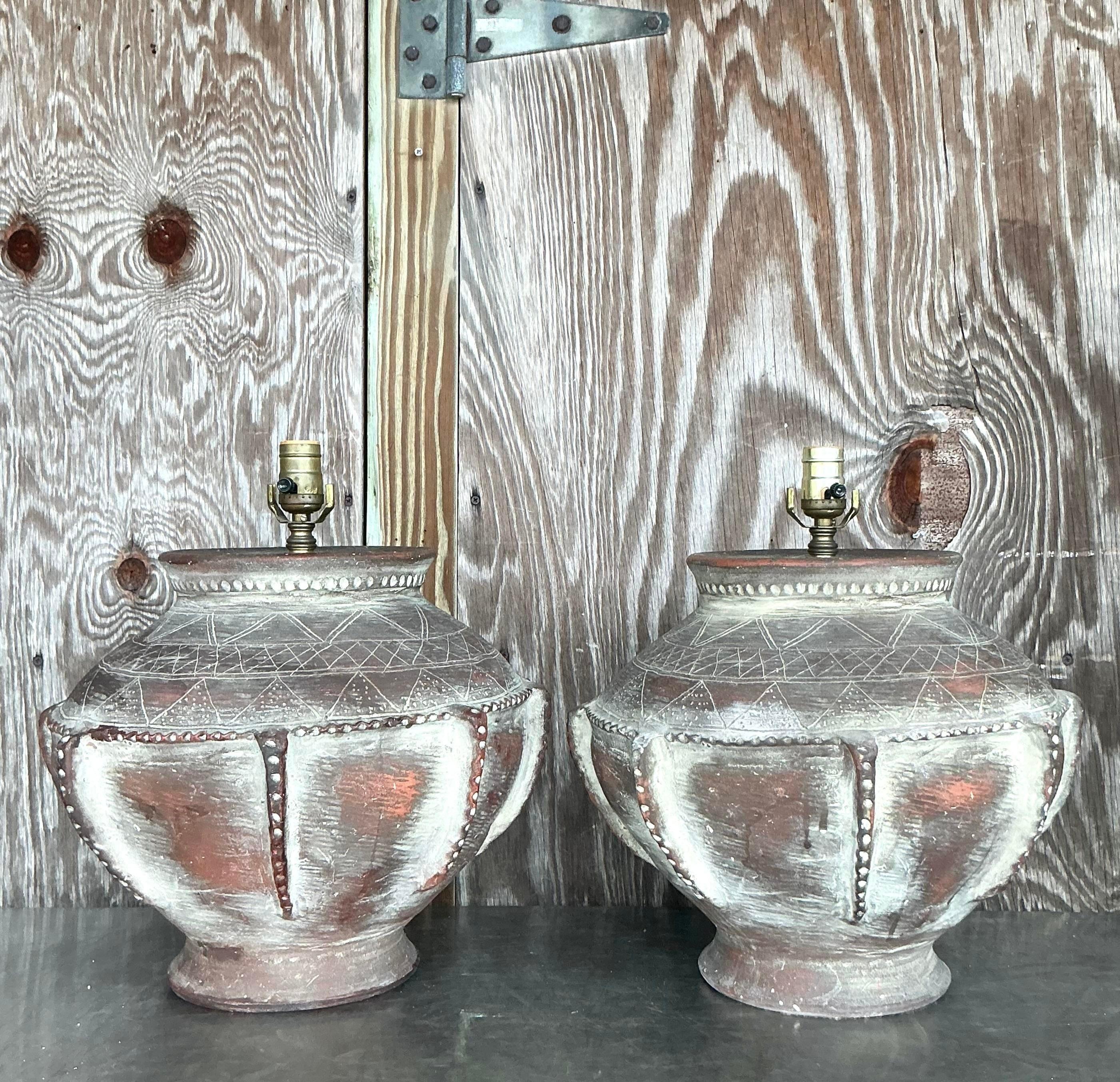 Lampes Vintage Boho en terre cuite - une paire Bon état - En vente à west palm beach, FL