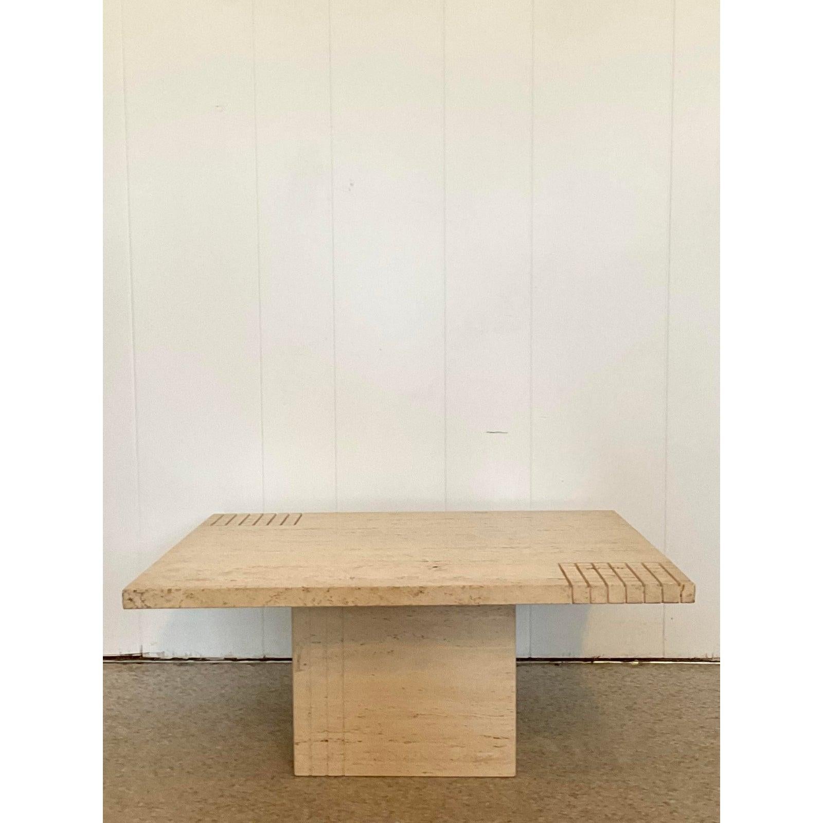 Vintage Boho geritzt Travertin Beistelltisch im Angebot 4