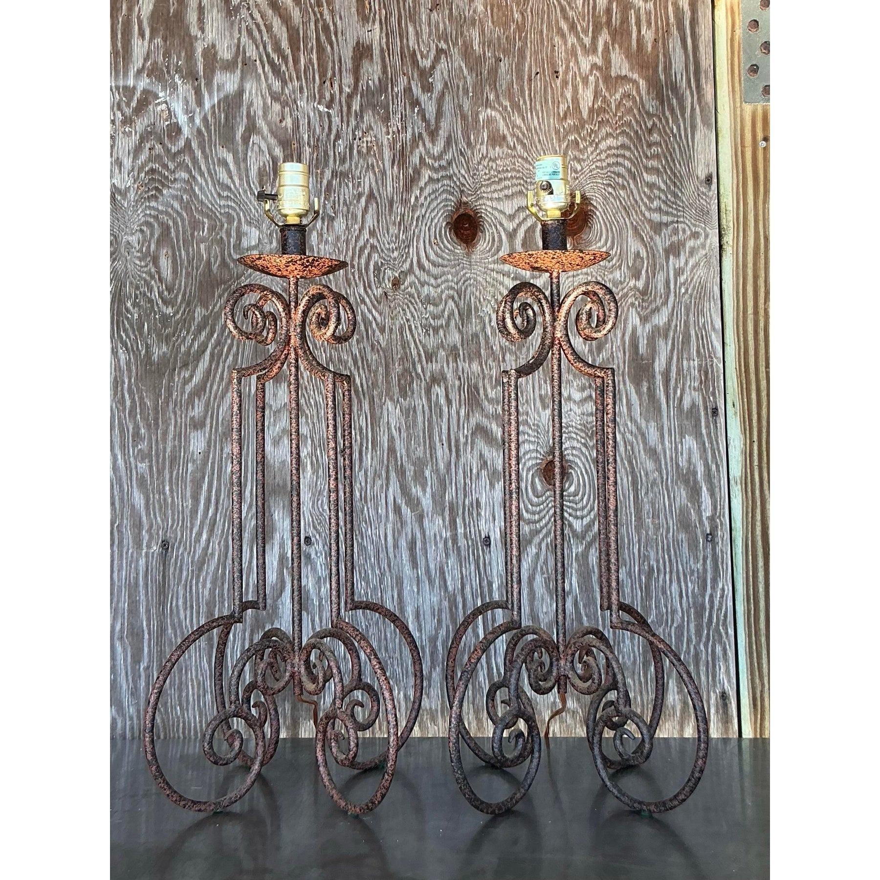 Americano Lampade a colonna in metallo con volute Boho d'epoca - una coppia in vendita