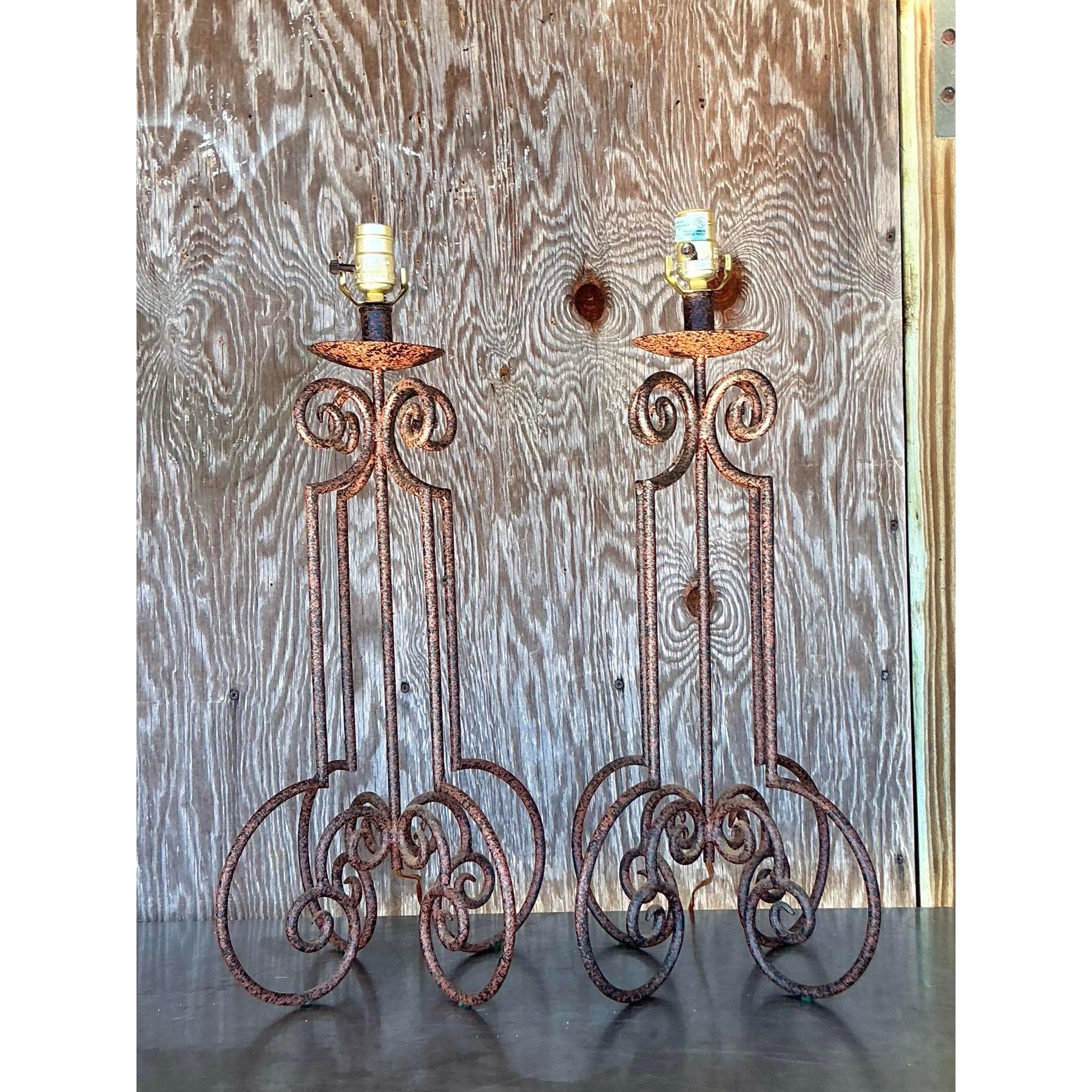 Lampade a colonna in metallo con volute Boho d'epoca - una coppia in vendita 1