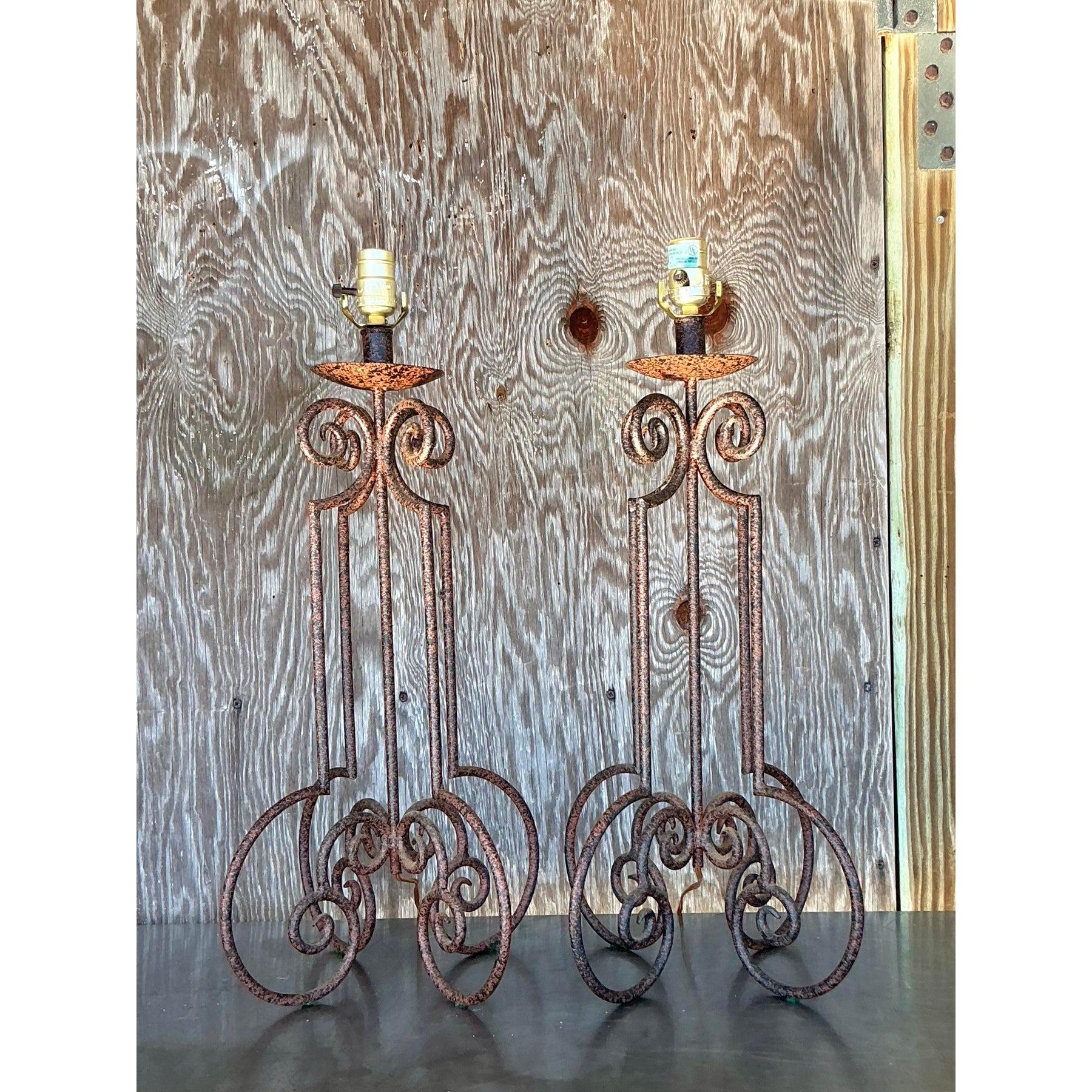 Lampade a colonna in metallo con volute Boho d'epoca - una coppia in vendita 2