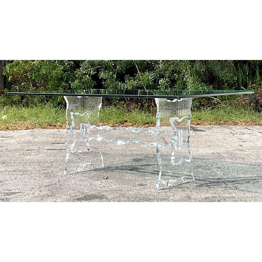 20ième siècle Table de salle à manger bohème vintage sculptée en lucite en vente