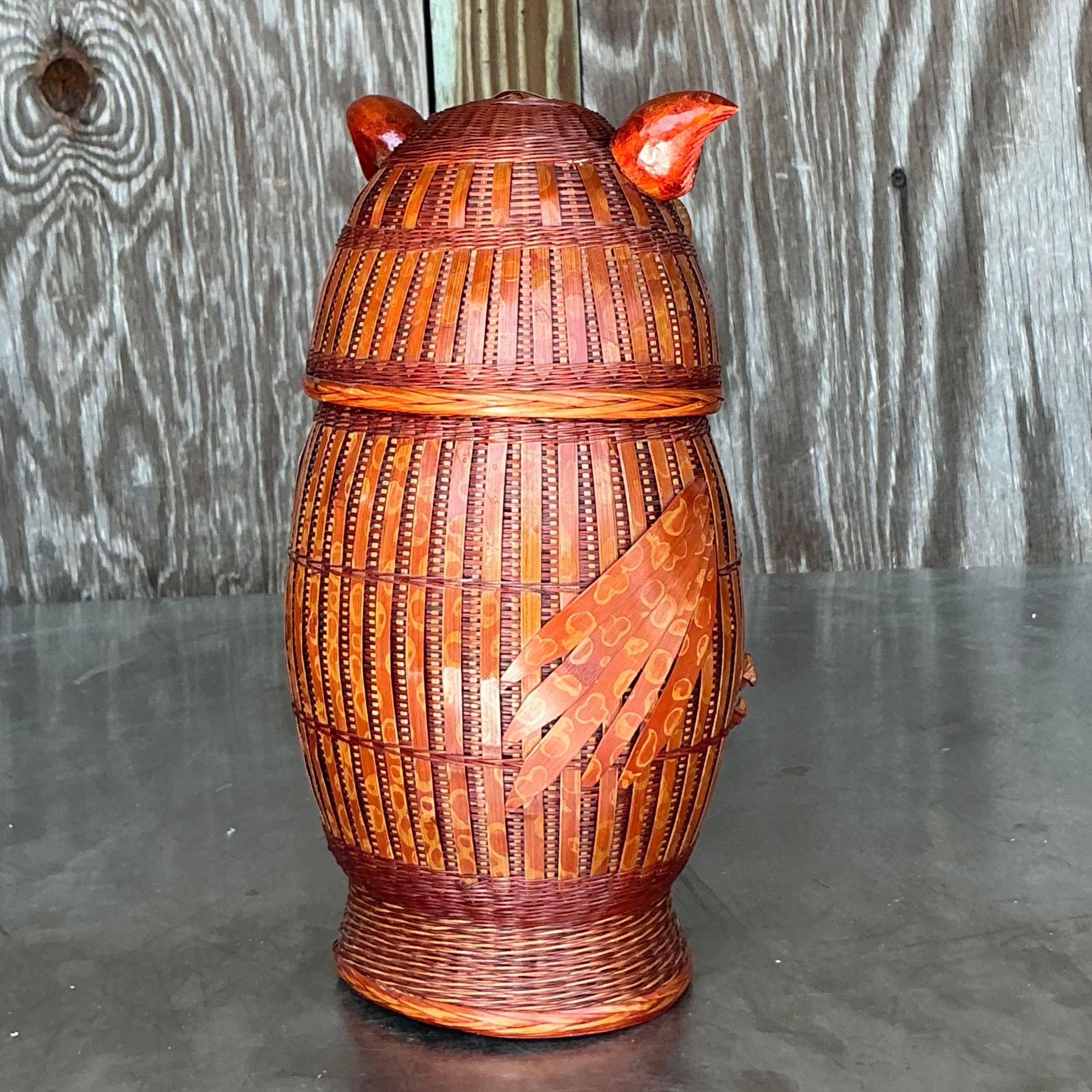 Cinese Gufo in rattan con trama bohémien vintage in vendita
