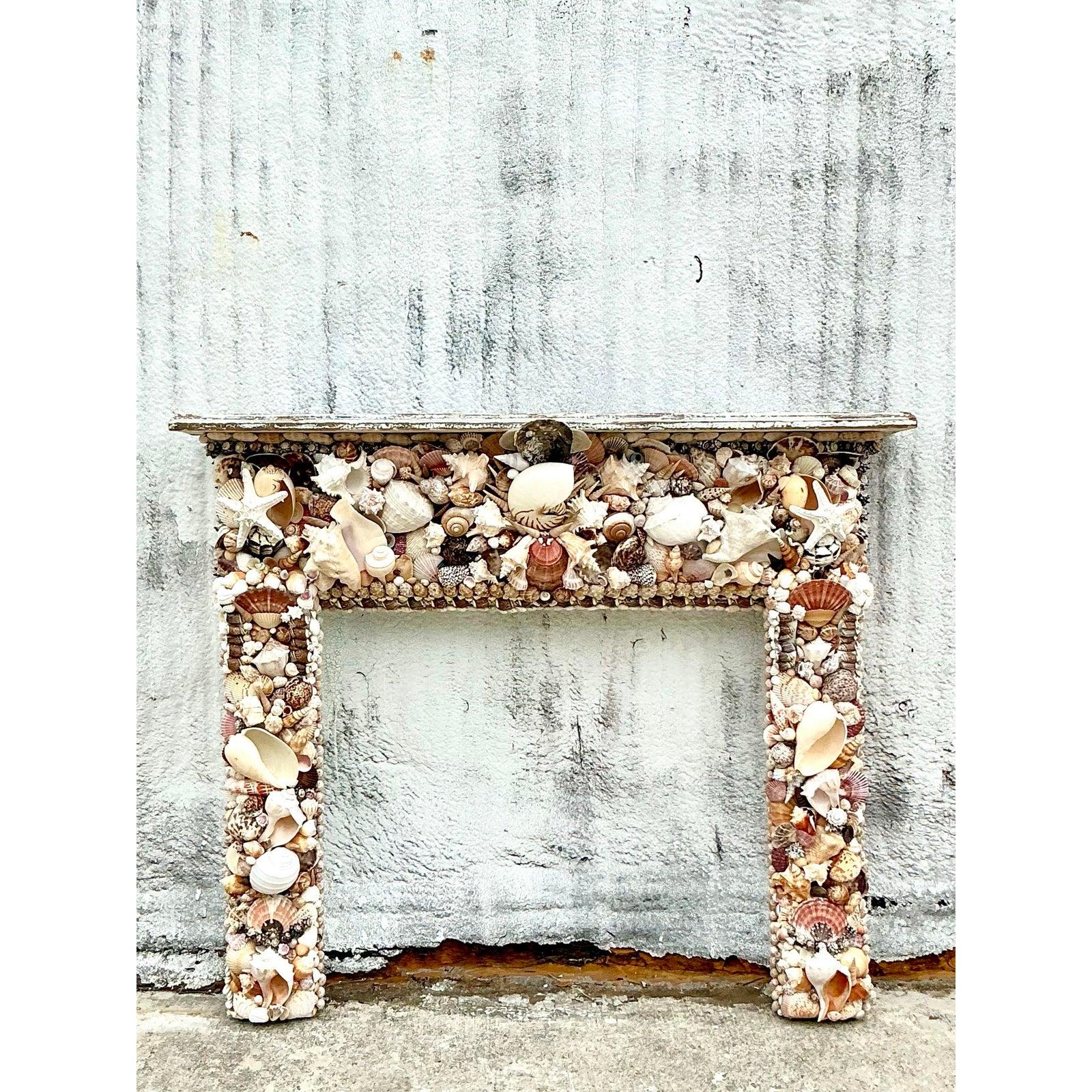 Entourage de cheminée vintage boho incrusté de coquillages en vente 5