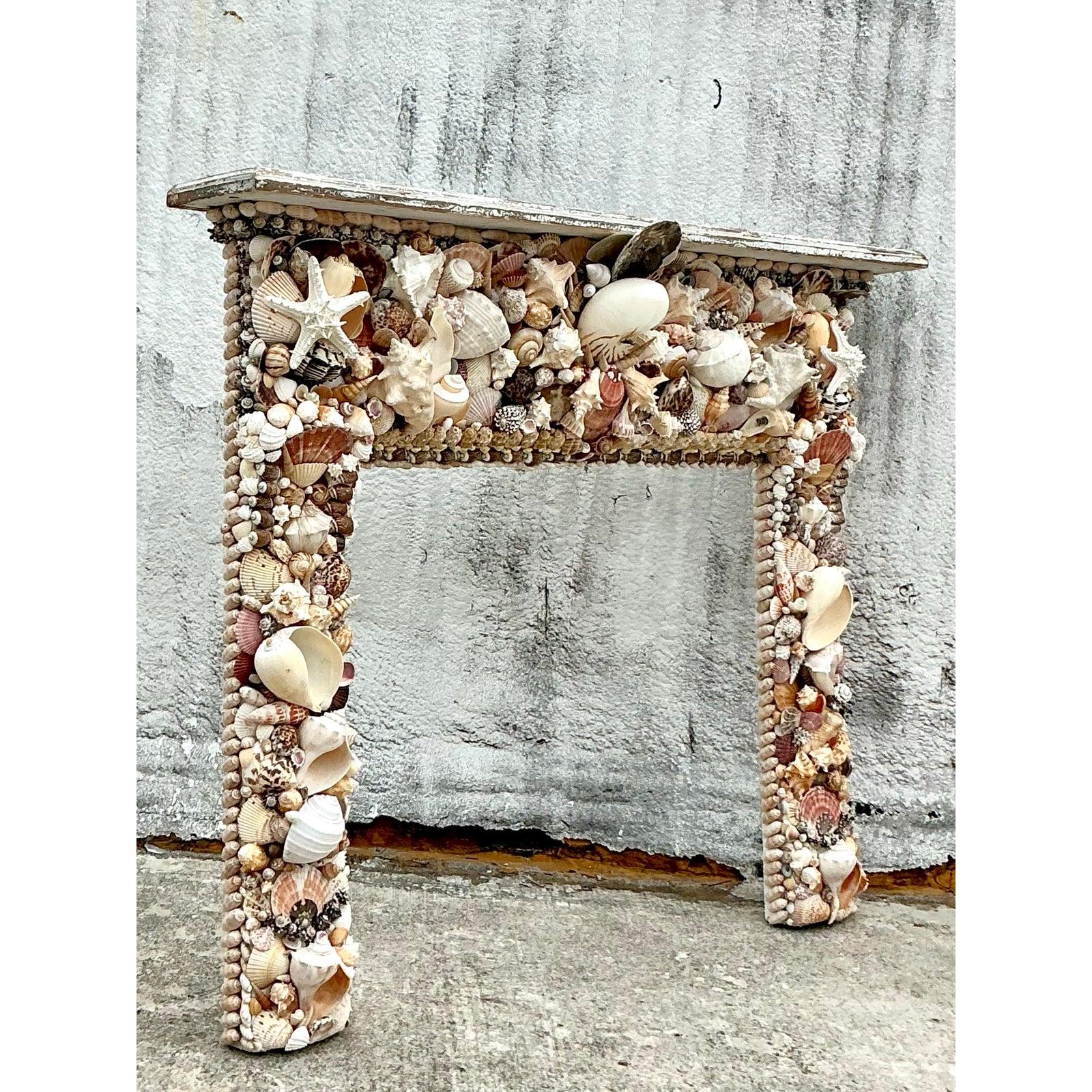 XXIe siècle et contemporain Entourage de cheminée vintage boho incrusté de coquillages en vente