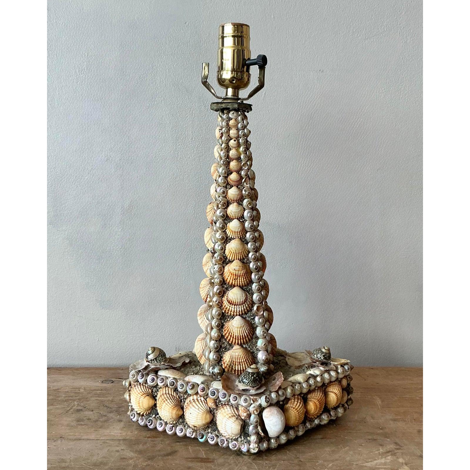 Nordamericano Vintage Boho Shell Encrusted Lamp in vendita