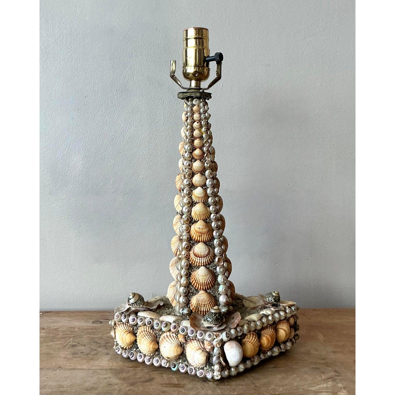 Vintage Boho Shell Encrusted Lamp In condizioni buone in vendita a West Palm Beach, FL
