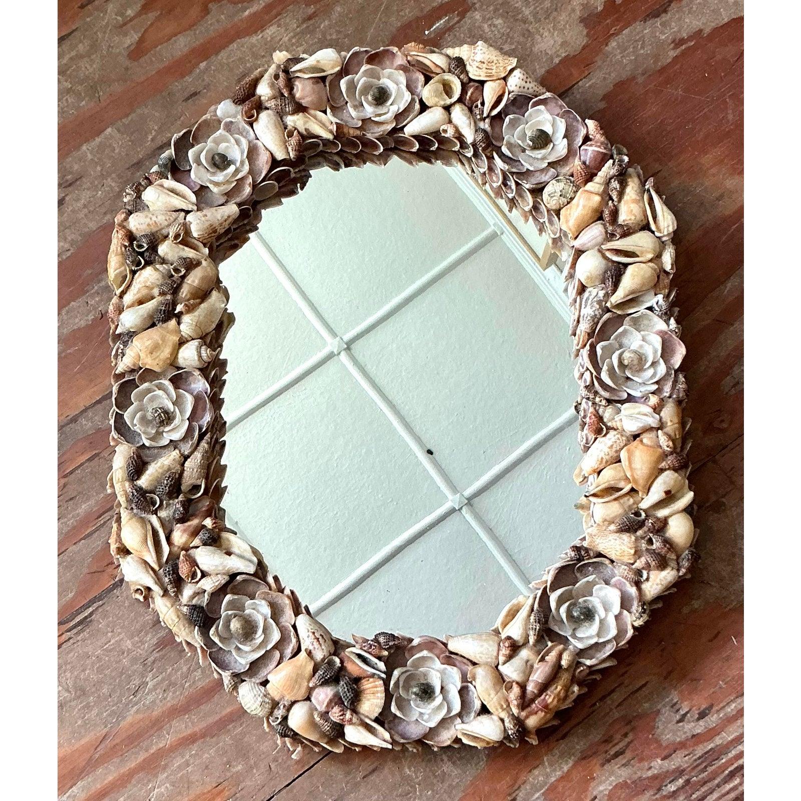 Espejo Vintage Boho con Incrustaciones de Conchas siglo XX en venta