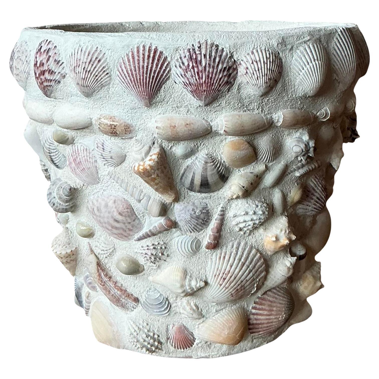 Fioriera vintage incrostata di conchiglie Boho