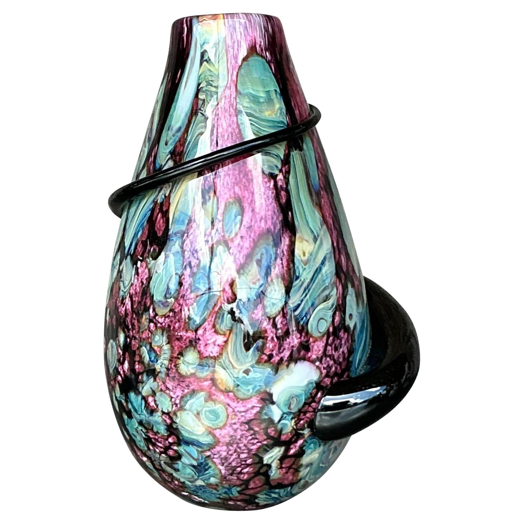 Vase en verre d'art signé Boho Vintage en vente