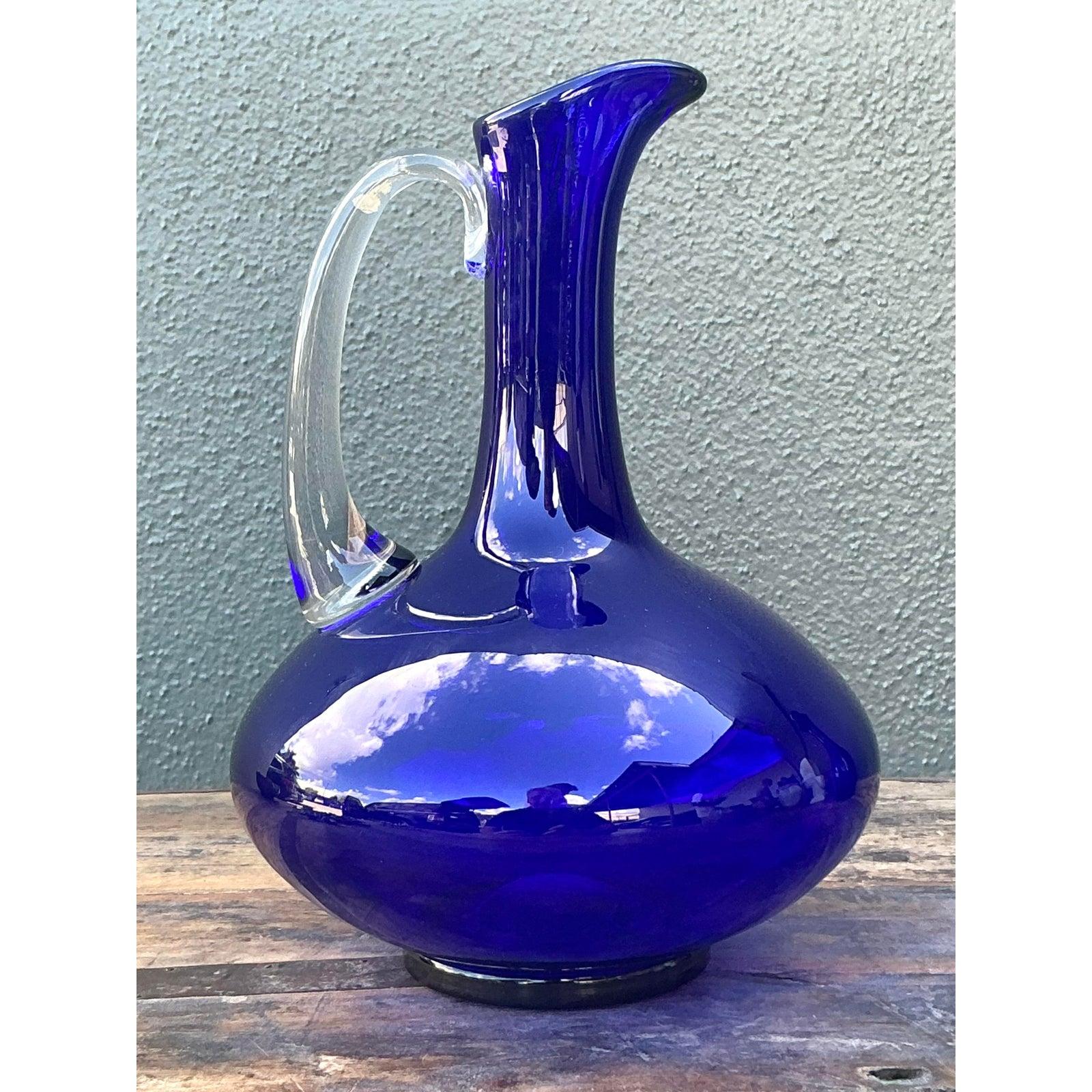 Vintage Boho signiert blau Kunstglas Krug (Moderne der Mitte des Jahrhunderts) im Angebot