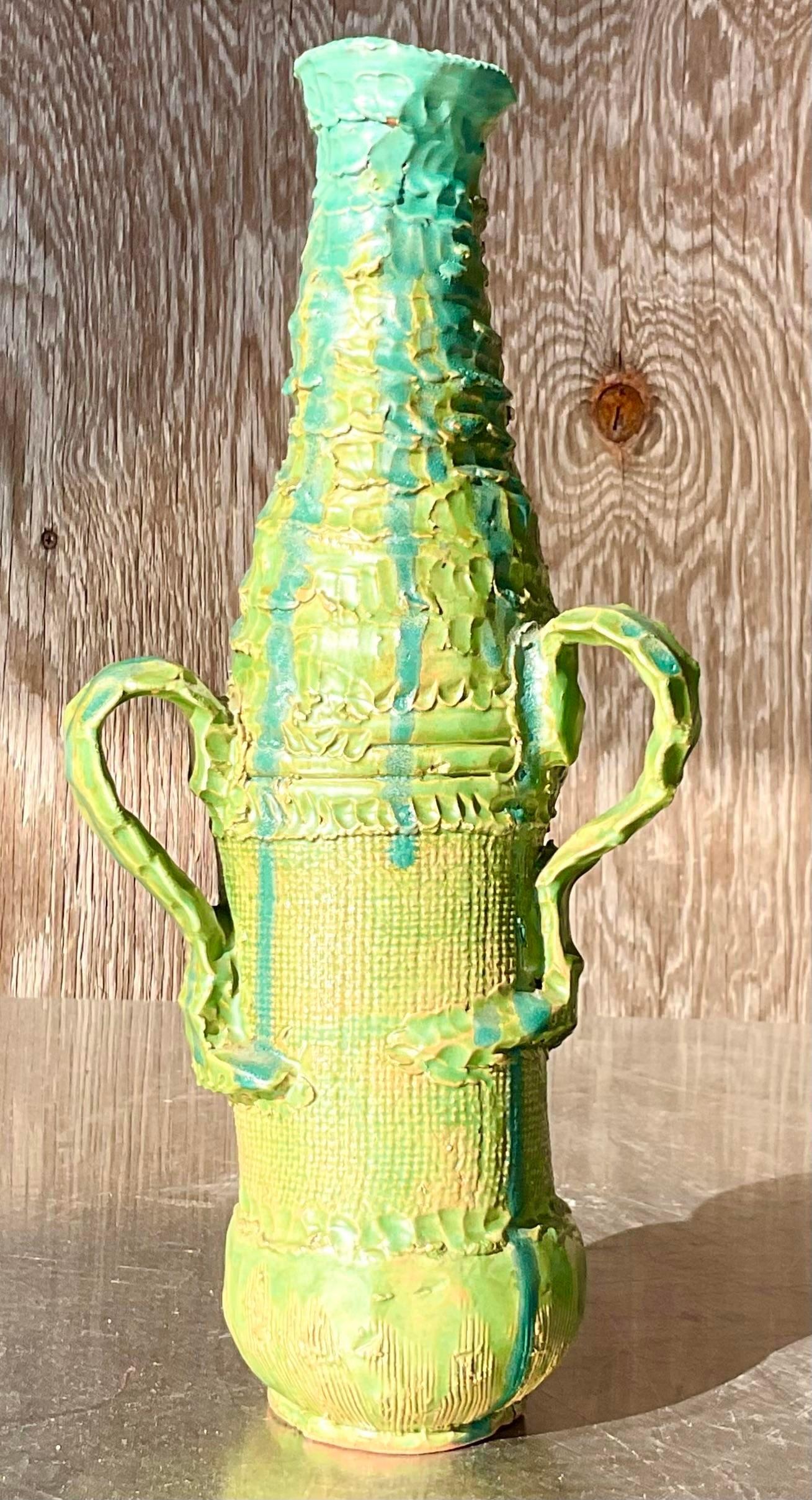 Vintage Boho Signed Hand Made Studio Pottery Vase (Töpferwaren) im Angebot