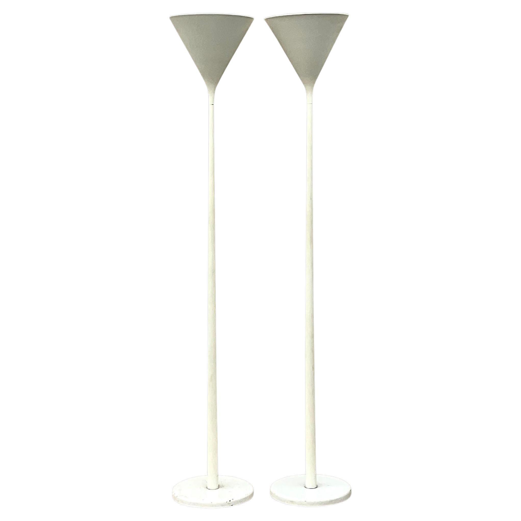 Paire de lampadaires vintage Nessen Cone signés Boho en vente