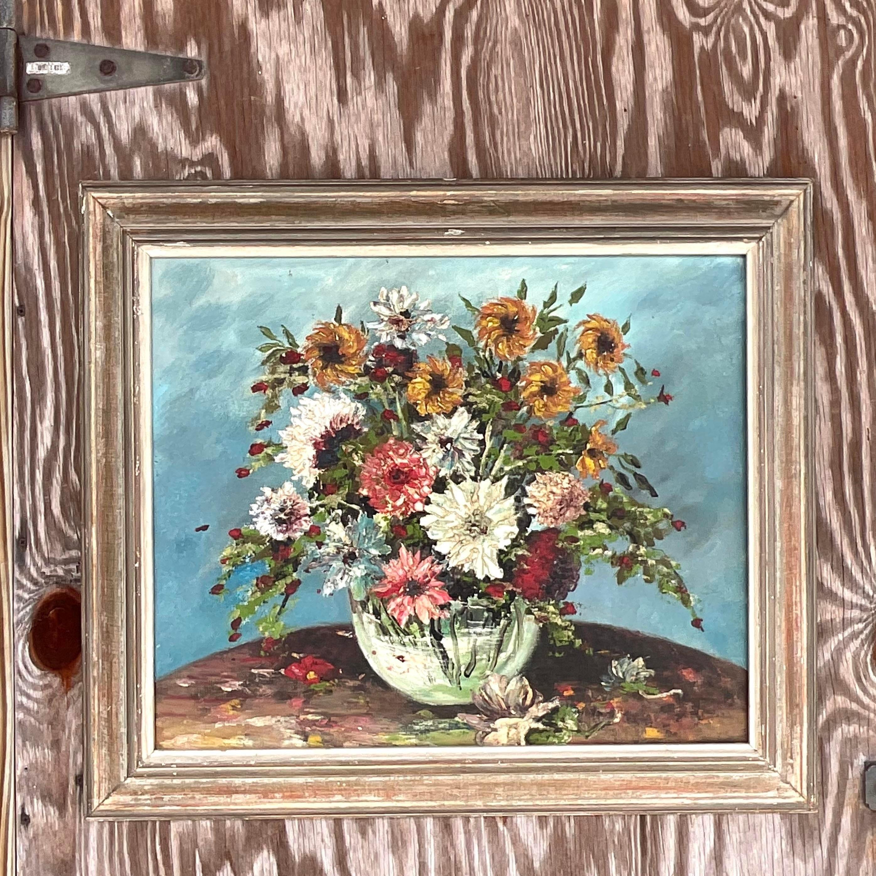 Une fantastique huile sur toile originale Boho vintage. Une composition florale chic dans des couleurs sourdes et profondes. Signée par l'artiste et encadrée dans un cadre en chêne cérusé. Acquis d'une propriété de Palm Beach. 