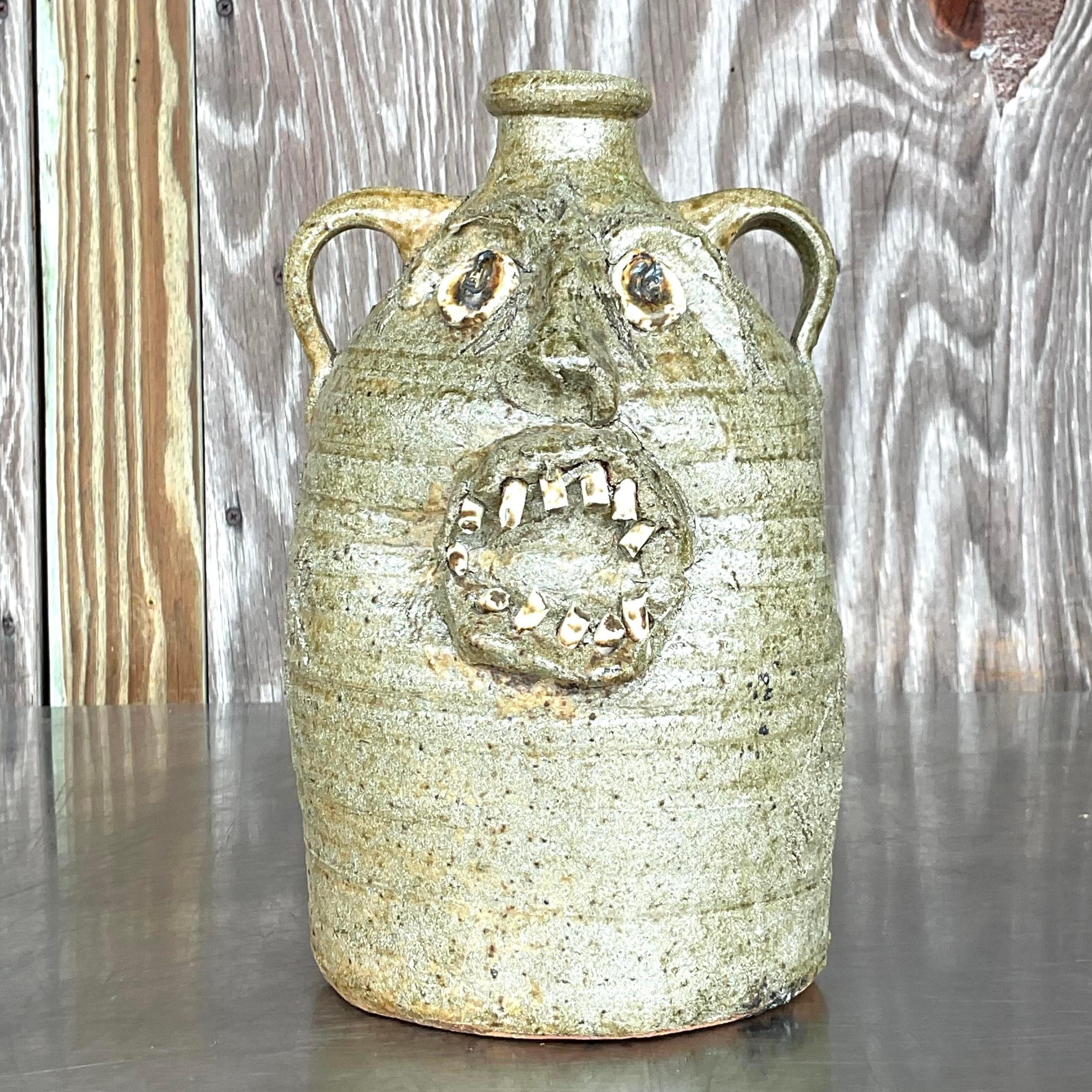Vintage Boho Signed Studio Pottery Two-Face Krug (Rustikal) im Angebot