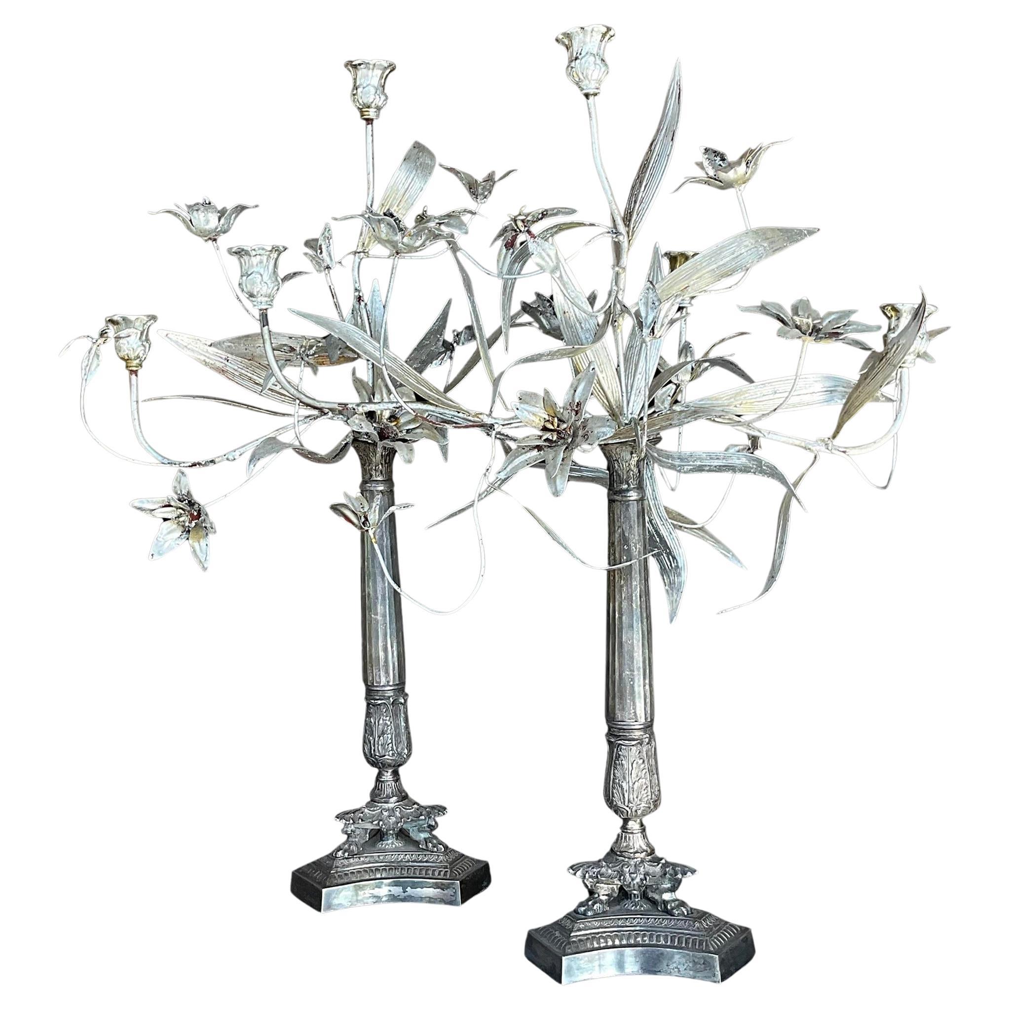 Vintage Boho-Blumenkandelaber aus Silber mit Blumenmuster – ein Paar im Angebot