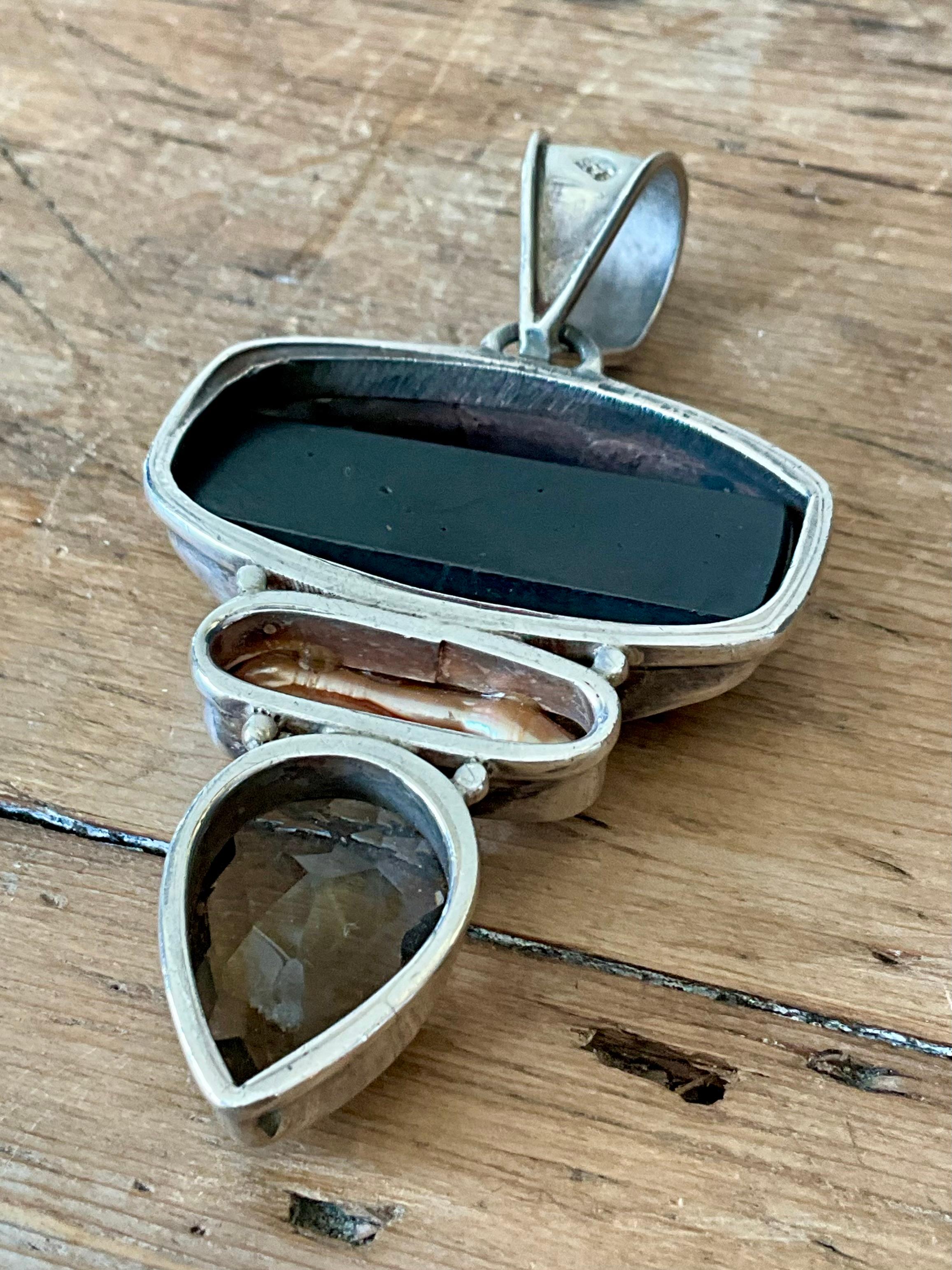 Pendentif vintage Boho en quartz fumé et nacre en vente 6