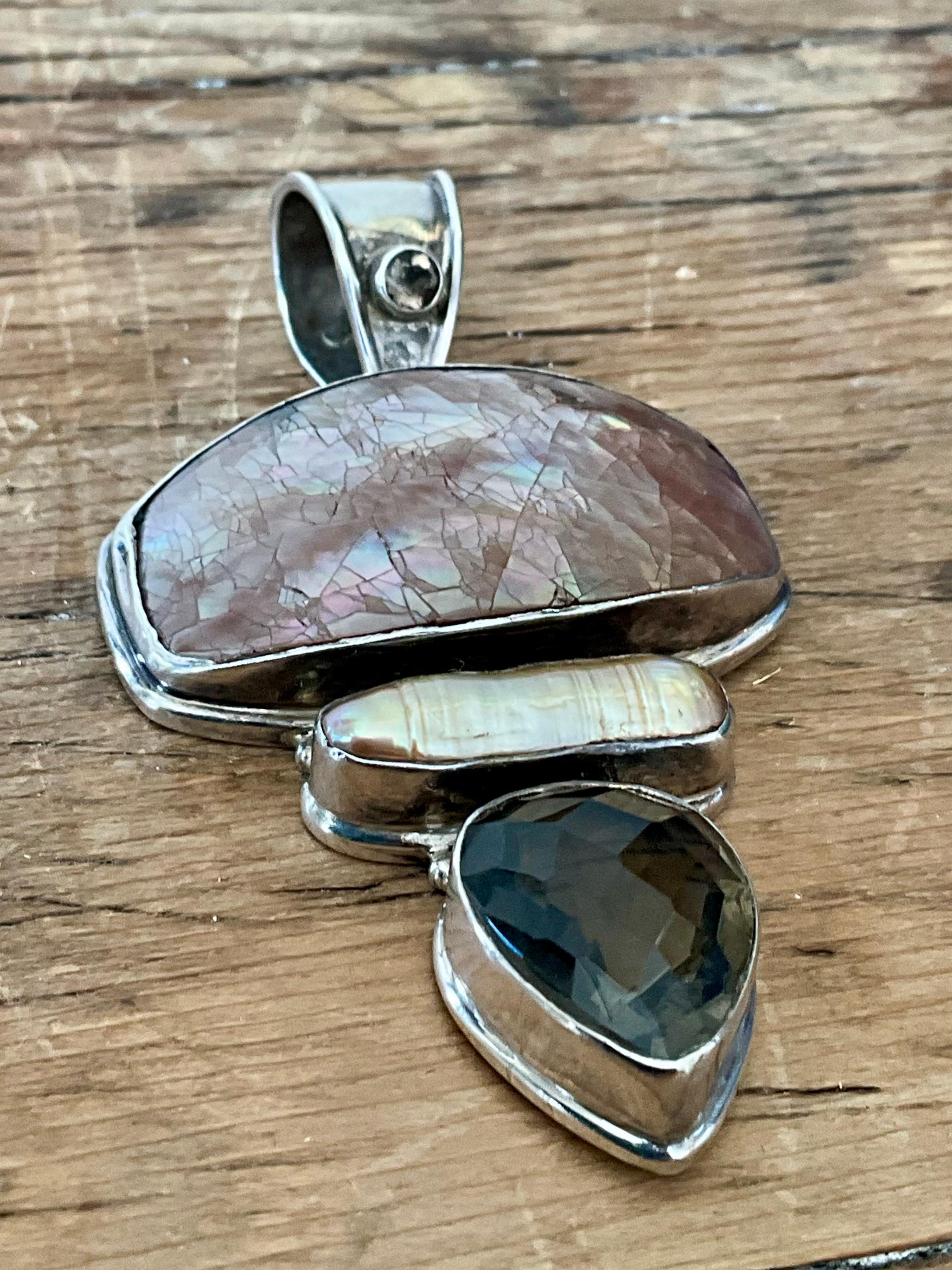Pendentif vintage Boho en quartz fumé et nacre en vente 3