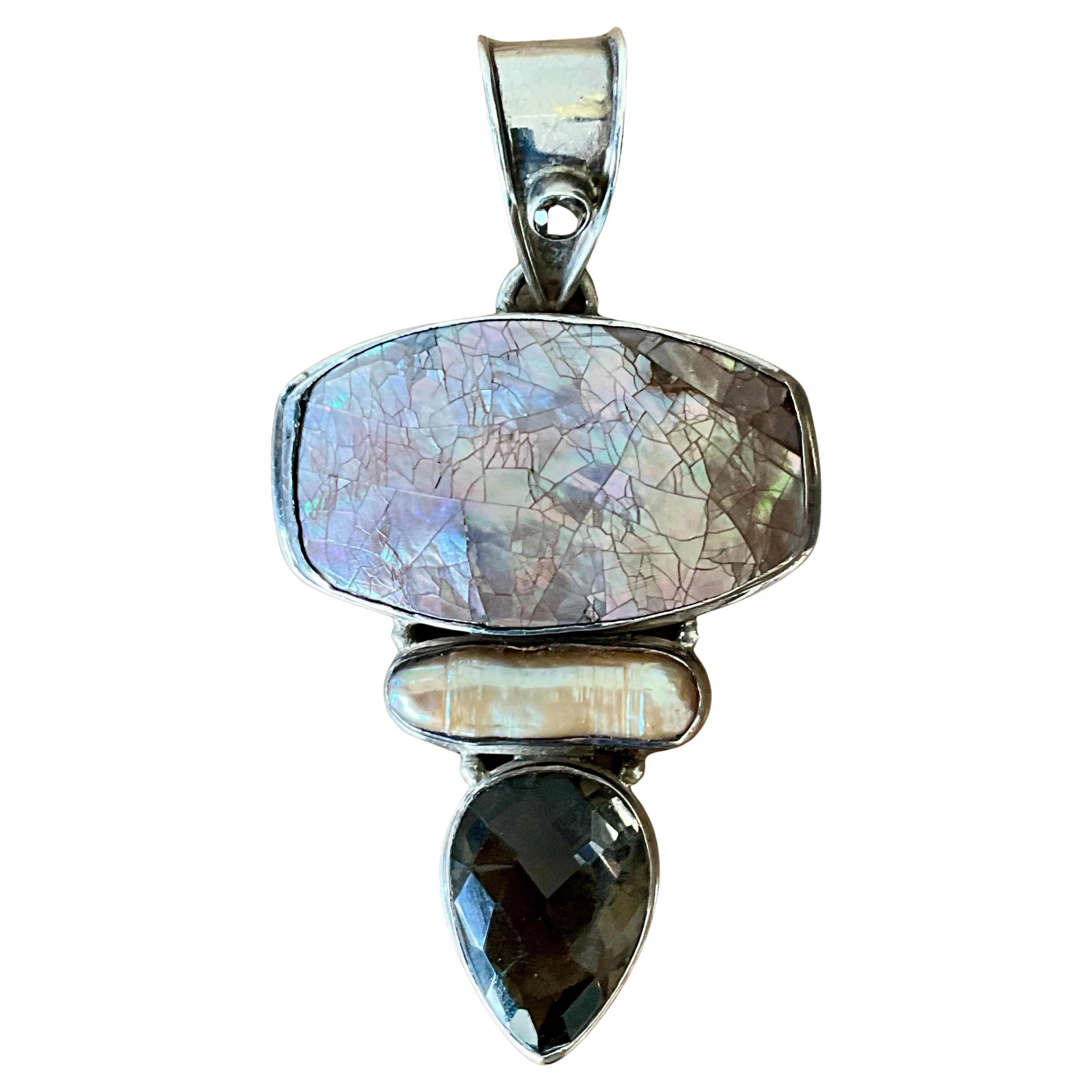 Pendentif vintage Boho en quartz fumé et nacre en vente