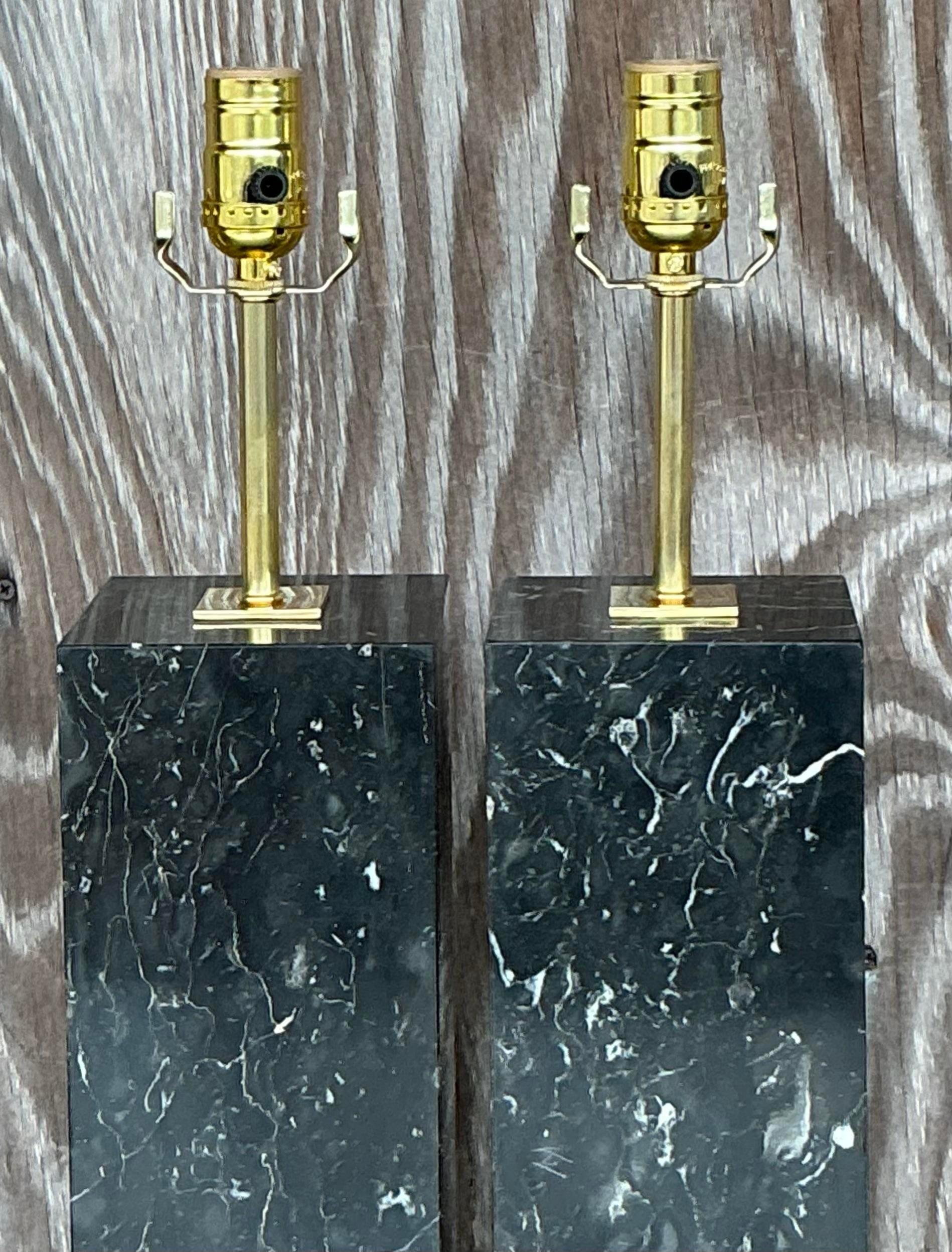 Mid-Century Modern Paire de lampes vintage Boho en marbre noir massif en vente
