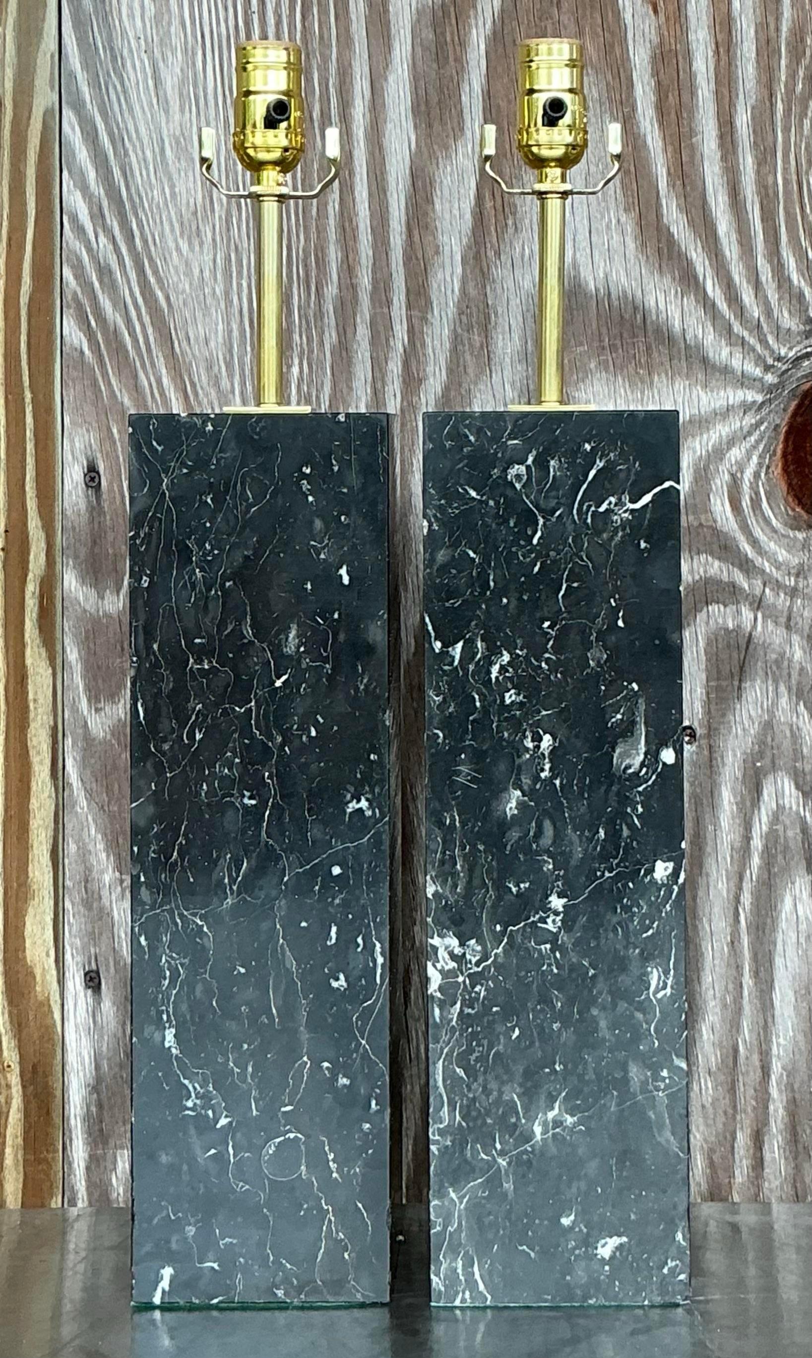 Paire de lampes vintage Boho en marbre noir massif Bon état - En vente à west palm beach, FL