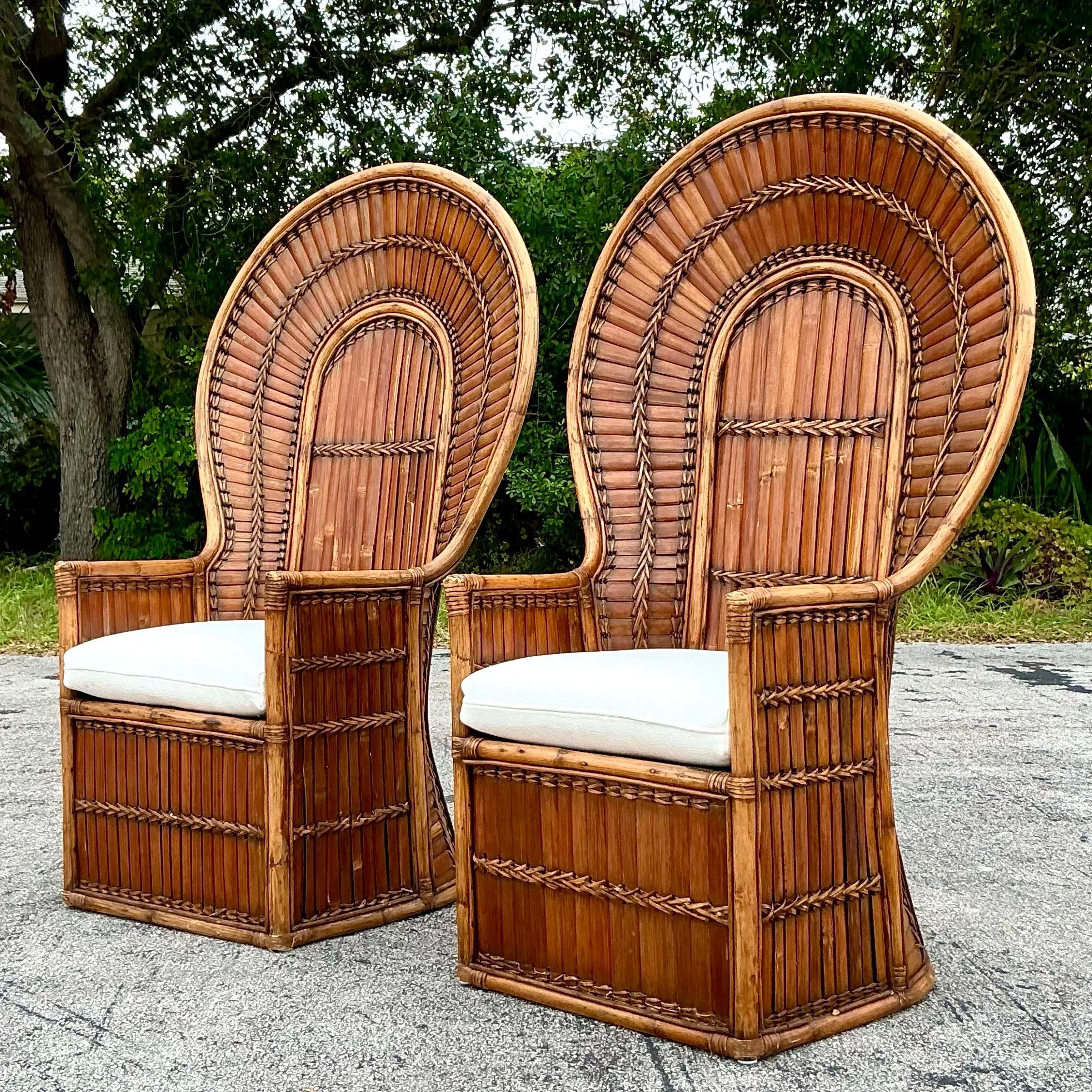 Rattan Sedie con schienale a ventaglio in rattan spaccato vintage Boho - una coppia in vendita