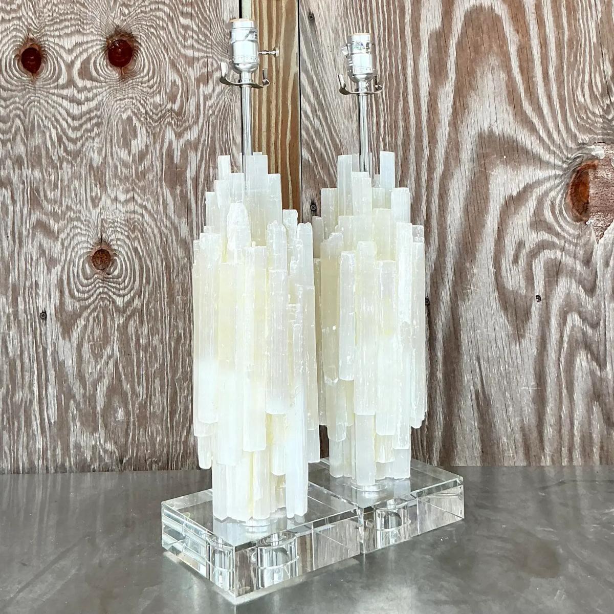 Pareja de lámparas de cristal apiladas de estilo boho vintage Estadounidense en venta