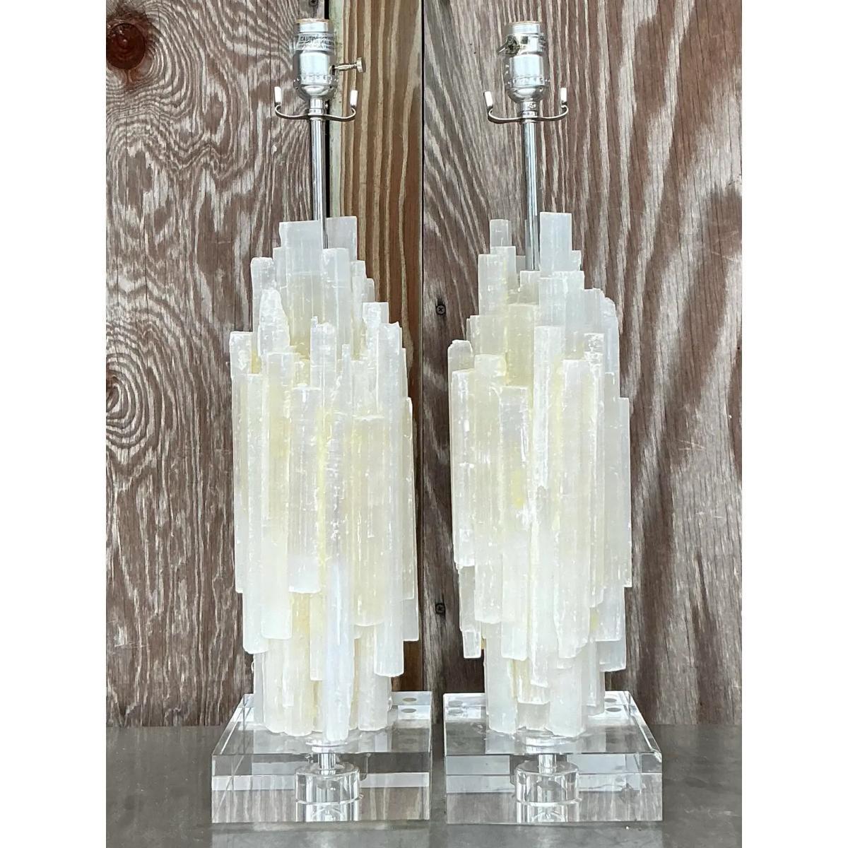 Pareja de lámparas de cristal apiladas de estilo boho vintage Cristal en venta