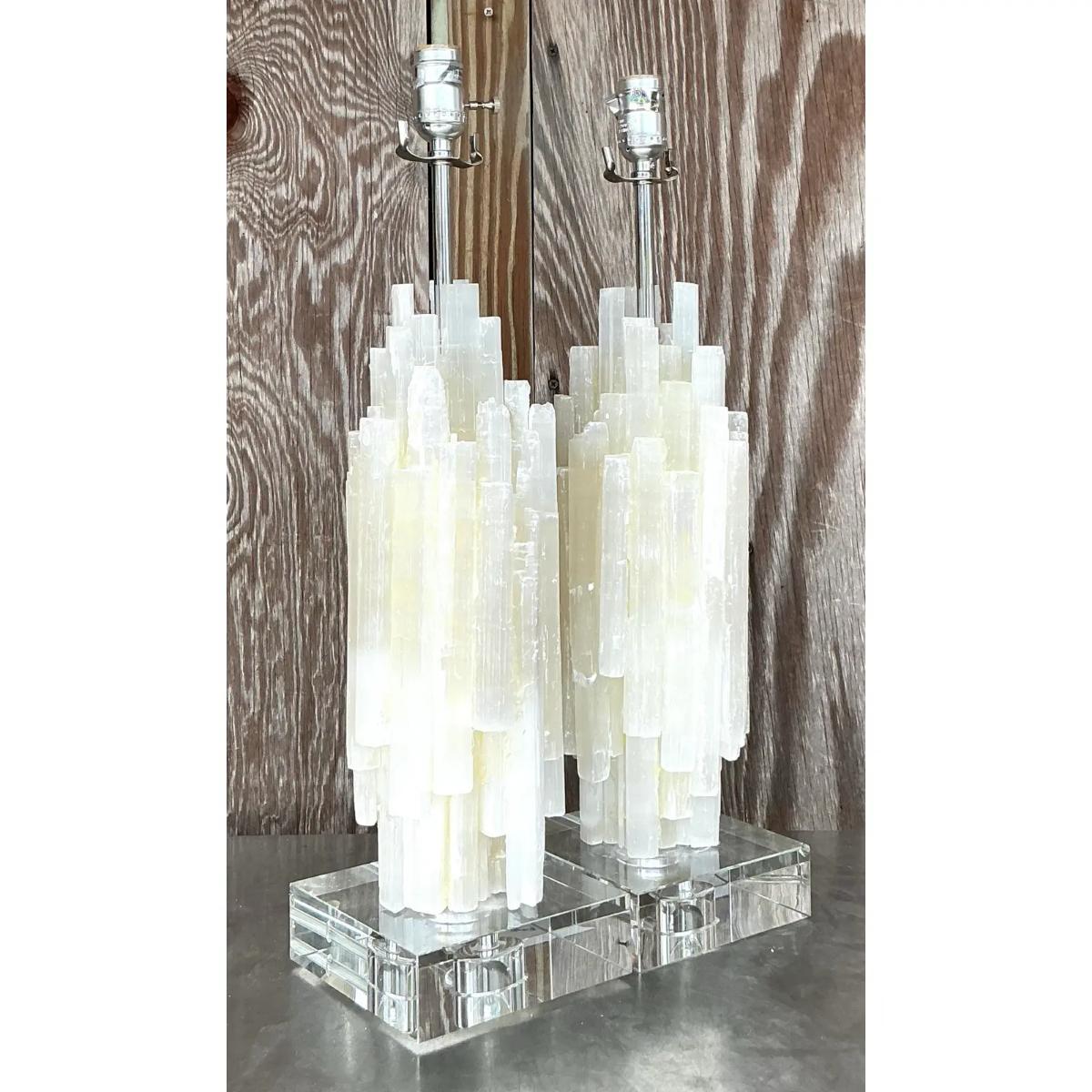 Pareja de lámparas de cristal apiladas de estilo boho vintage en venta 1