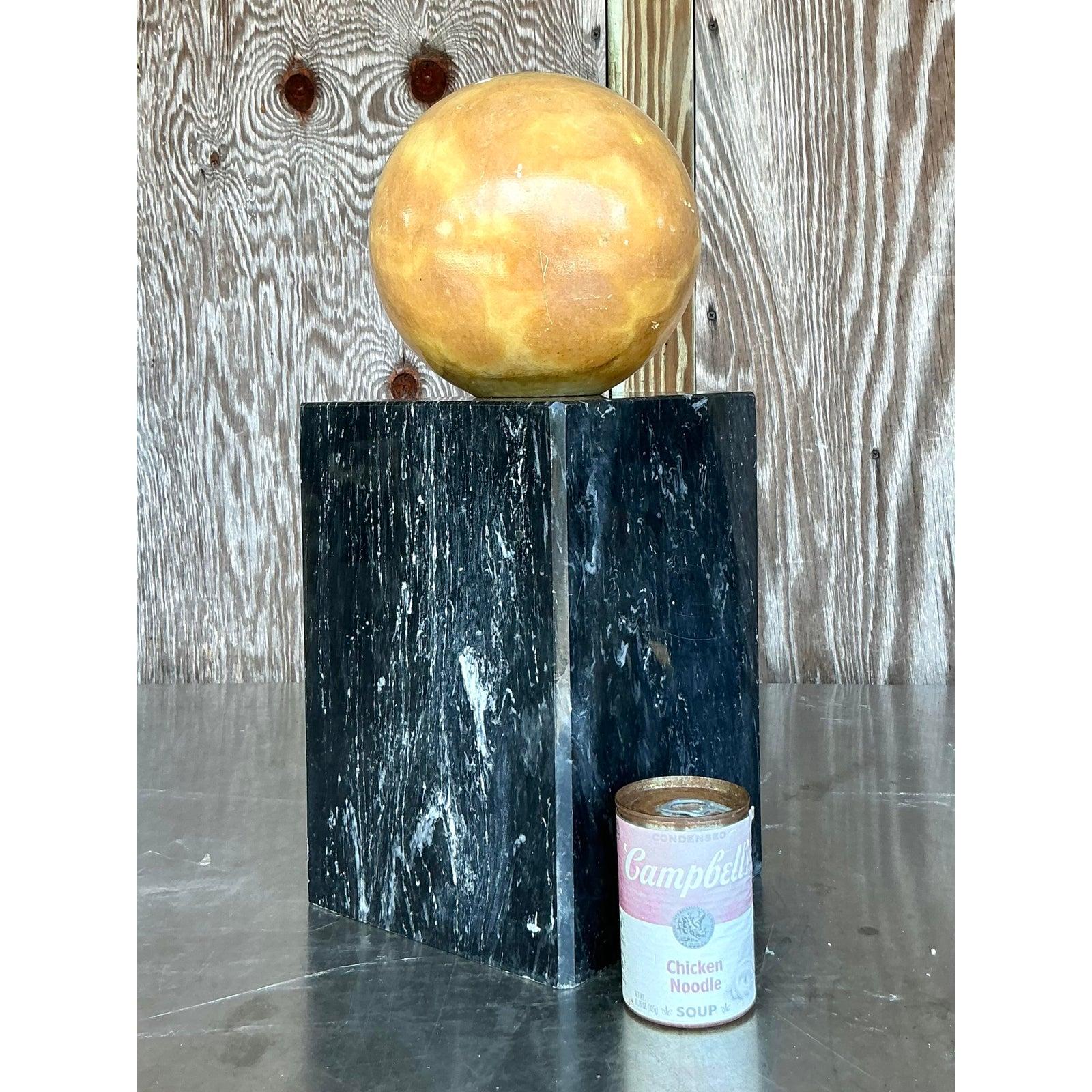 Americano Scultura a sfera geometrica in marmo impilato vintage Boho in vendita