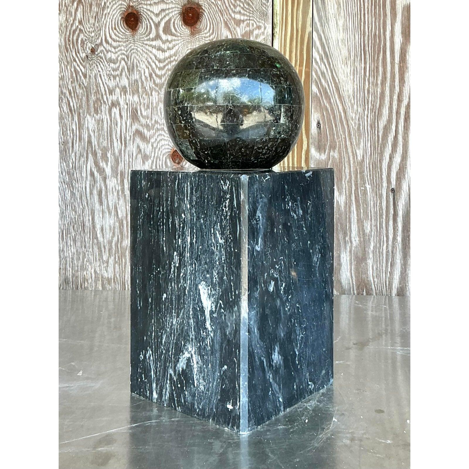 Postmoderno Scultura geometrica a sfera in marmo e pietra impilata di Boho Vintage in vendita