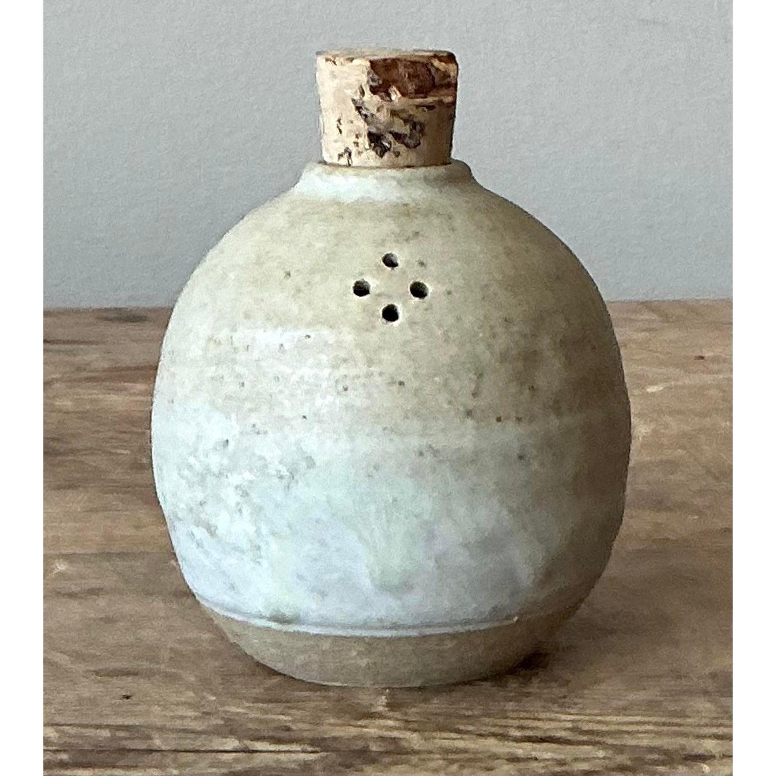 Vintage Boho Studio Pottery Shaker (Minimalistisch) im Angebot