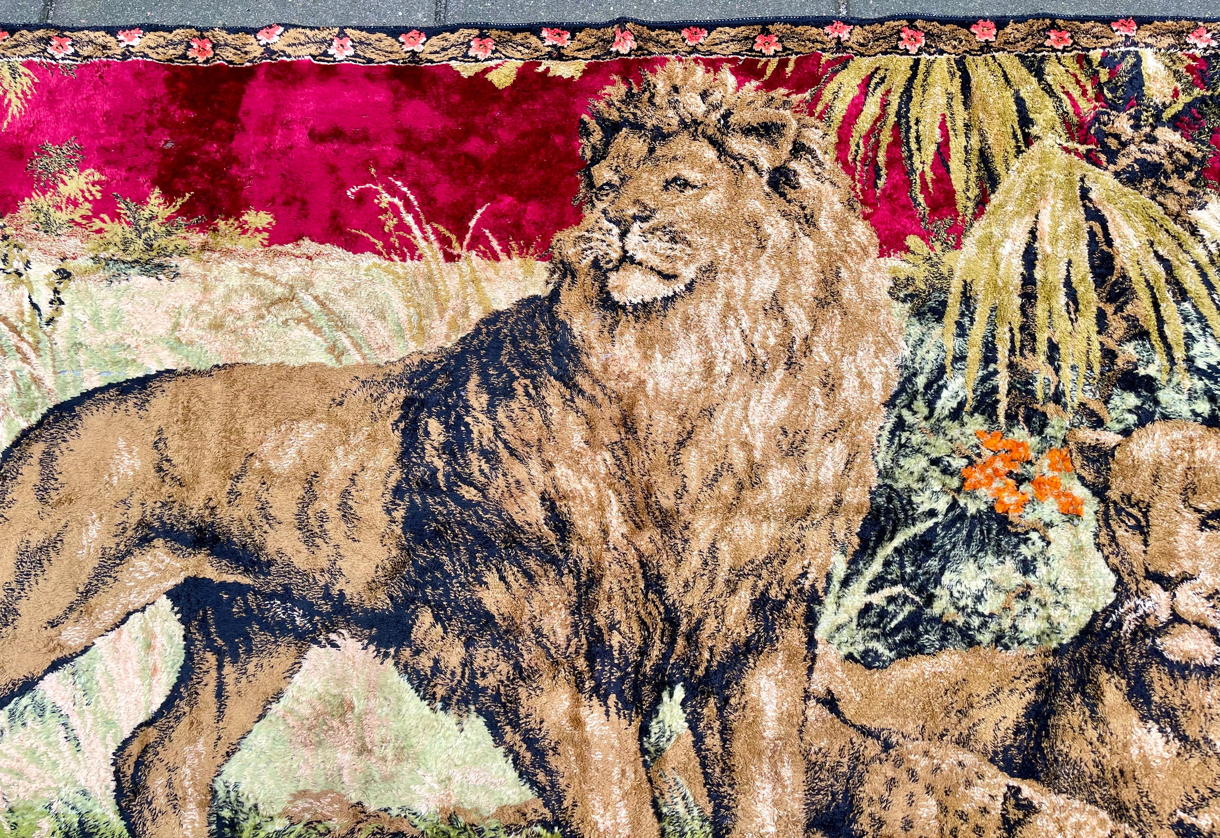 Vintage Boho-Stil gewebt Samt Wandteppich einer Löwenfamilie, 1970er Jahre (Böhmisch) im Angebot