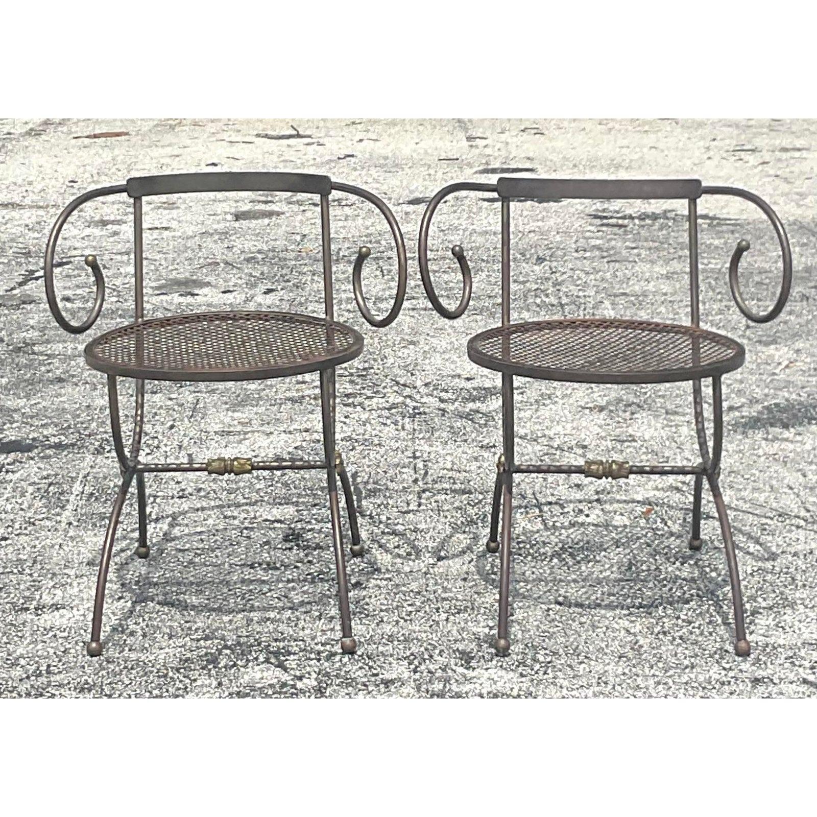 Chaises d'appoint vintage en fer forgé Boho Swirl - une paire en vente 1