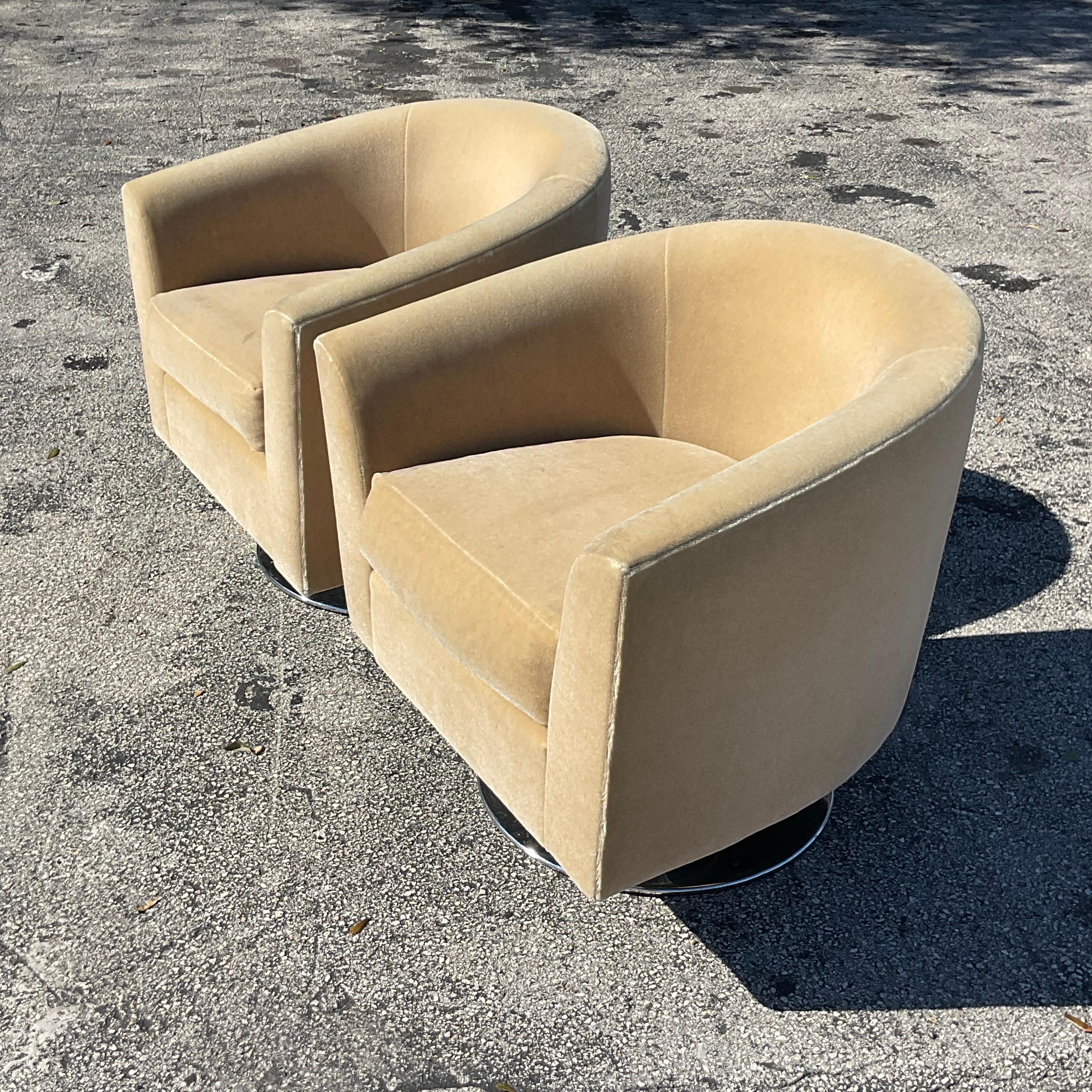 Vintage Boho Swivel Chairs on Cast Aluminum Pedestal Bases After Harvey Probber In Good Condition For Sale In west palm beach, FL