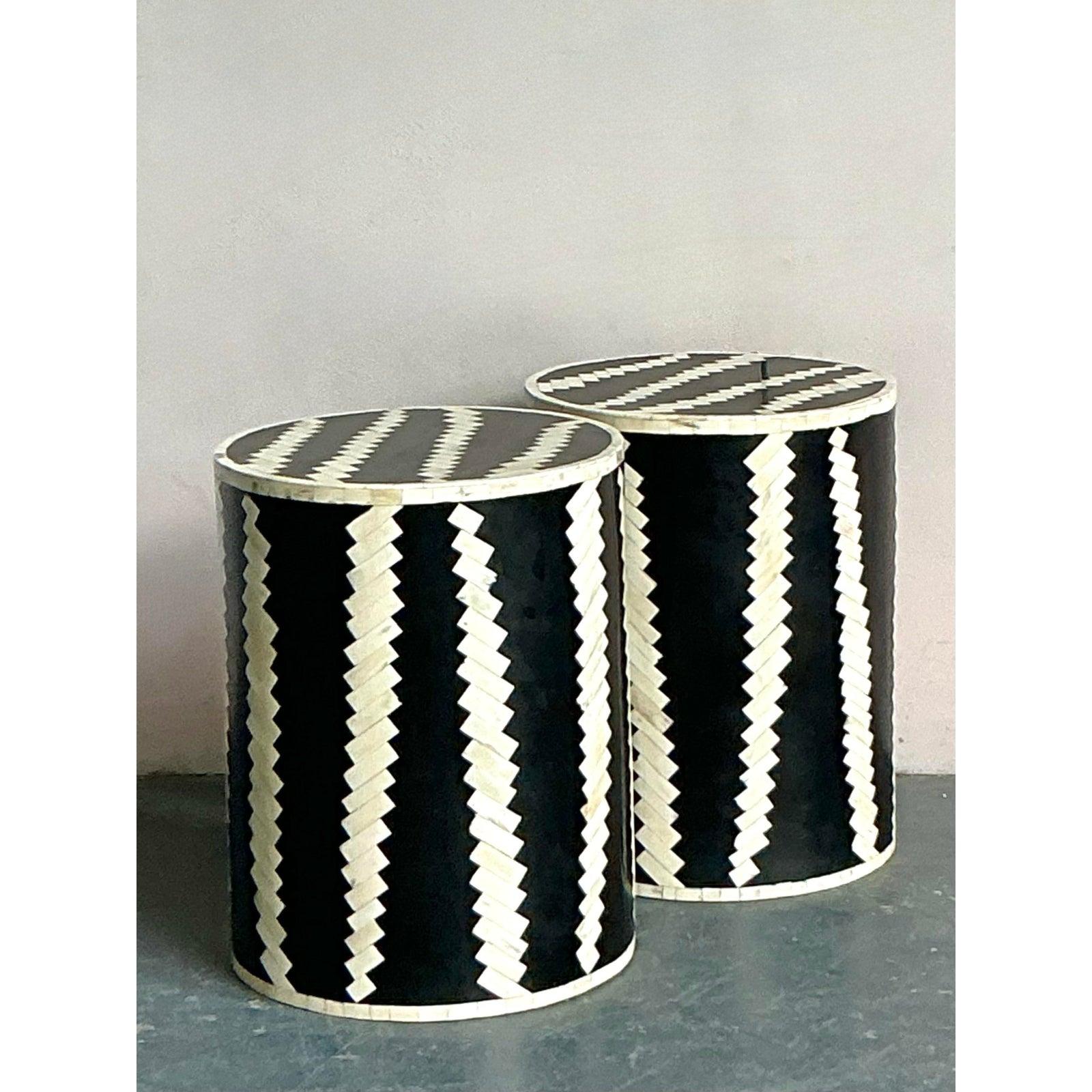 Sgabelli bassi in osso tessellato vintage Boho - Una coppia In condizioni buone in vendita a West Palm Beach, FL