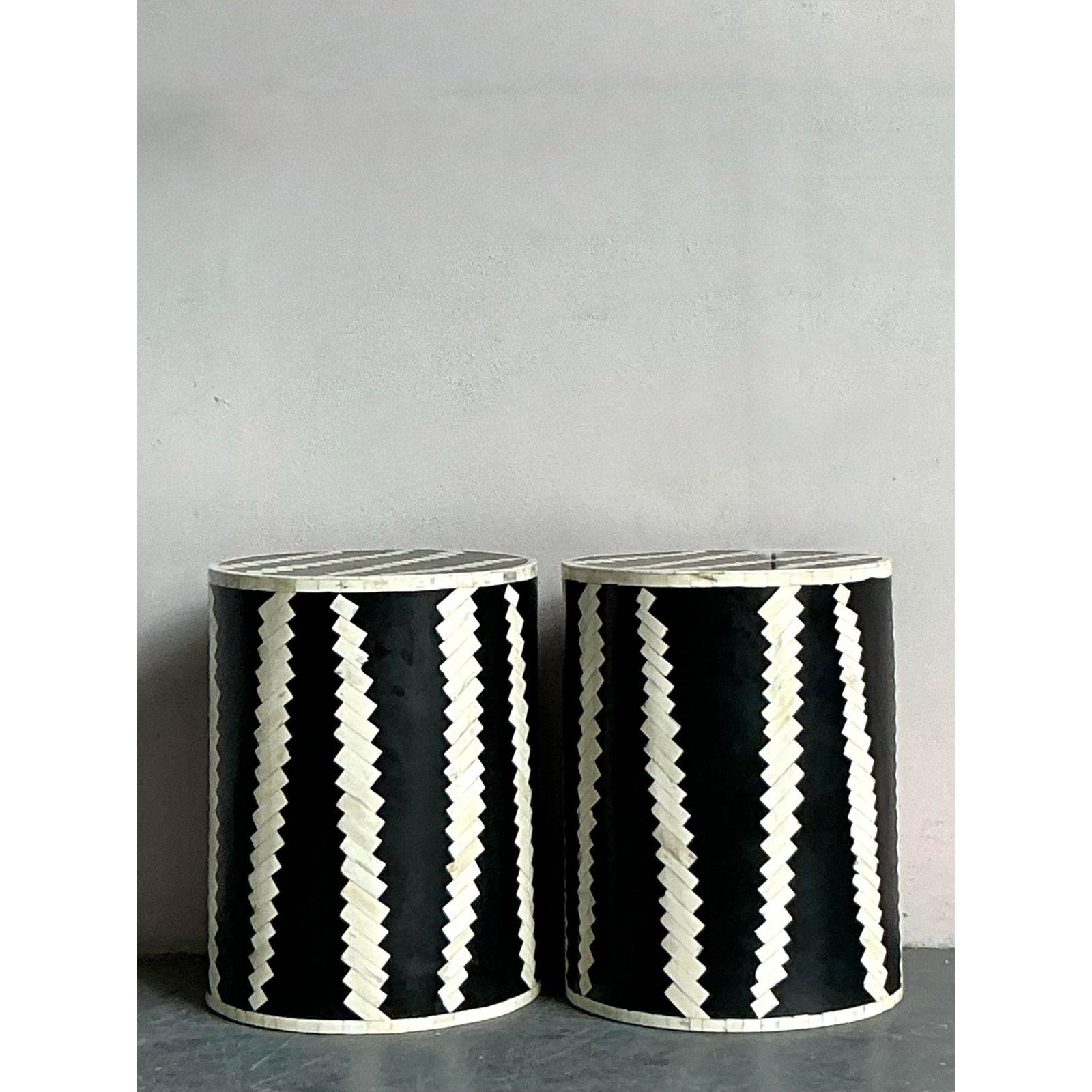 Osso Sgabelli bassi in osso tessellato vintage Boho - Una coppia in vendita