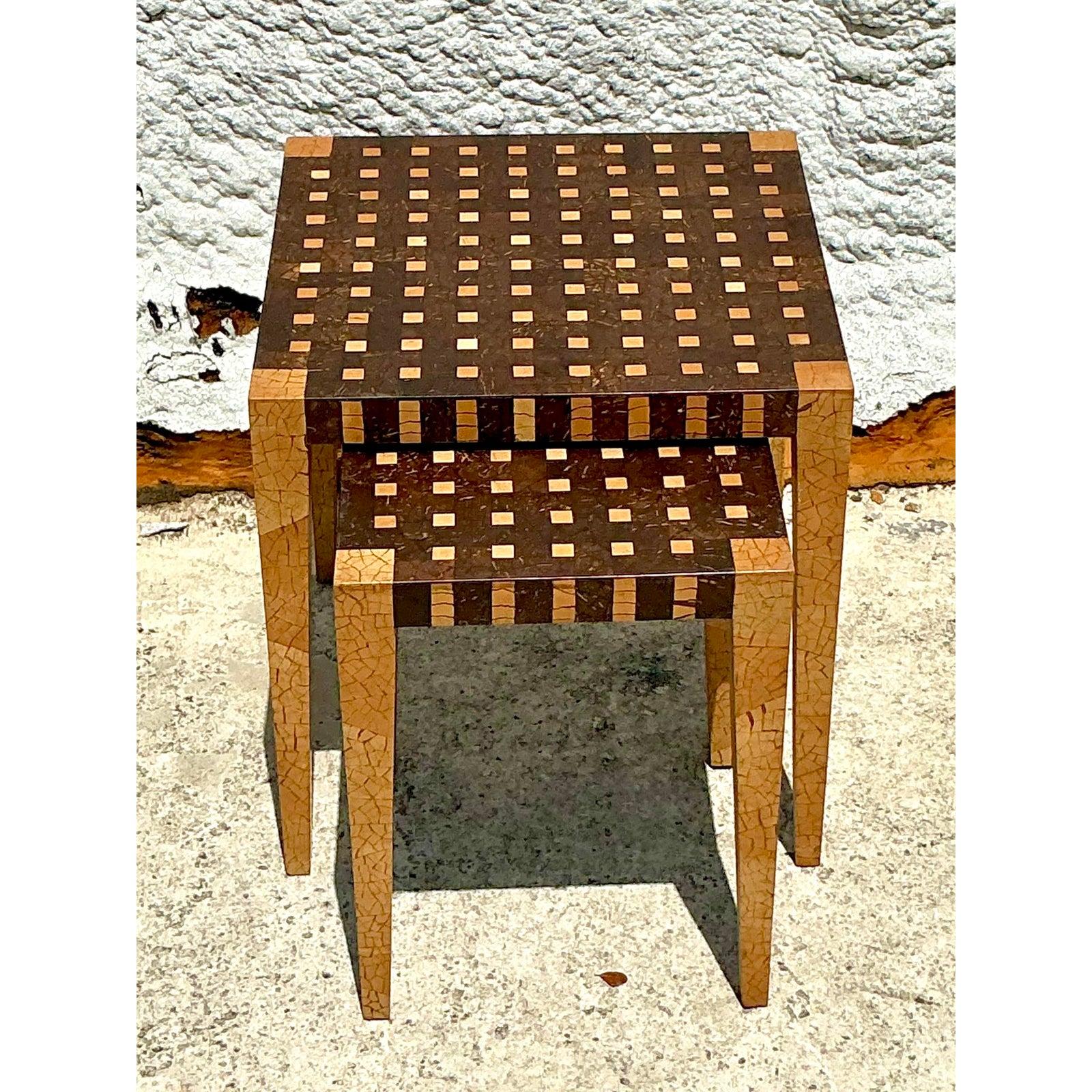 Organico moderno Tavolini da nido in conchiglia di cocco tessellata Boho vintage - Set di 2 in vendita