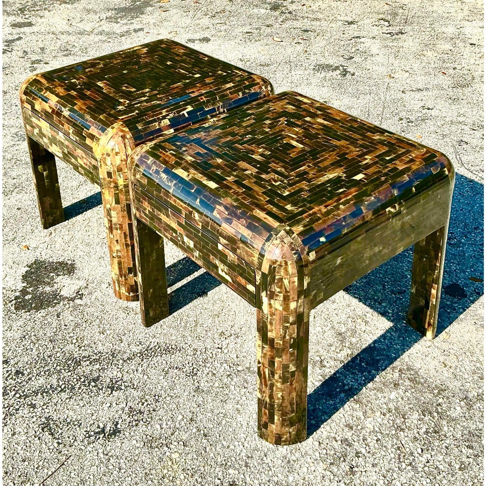 Colombiano Comodini Boho Tessellati Horn d'epoca - una coppia in vendita