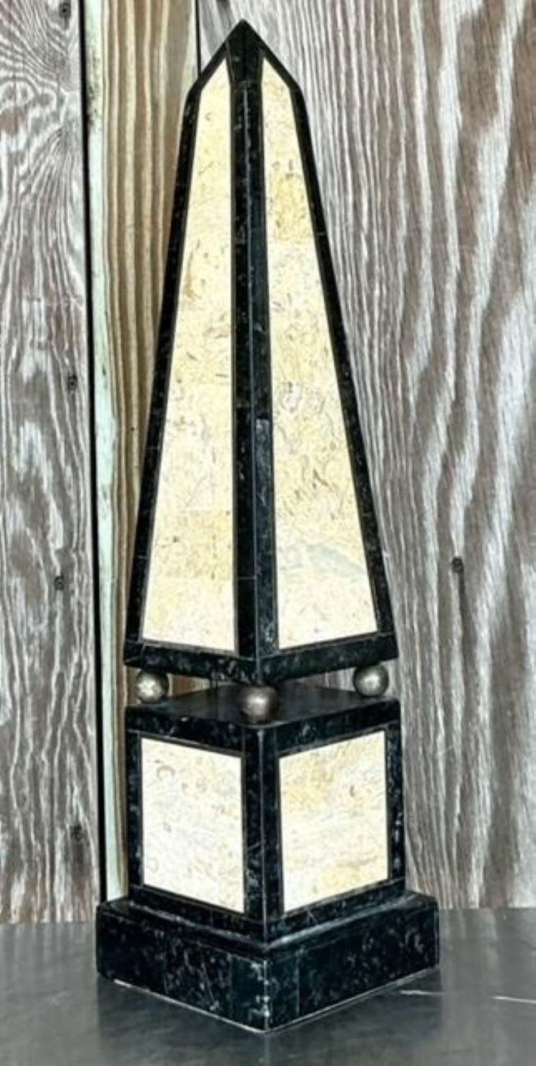 Obélisque Vintage Boho en pierre tessellée Bon état - En vente à west palm beach, FL