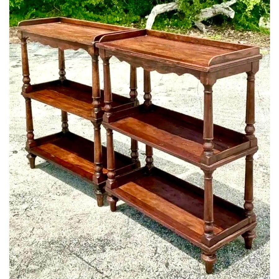 Paire d'étagères vintage Boho Theodore Alexander Castle Bromwich en vente 1
