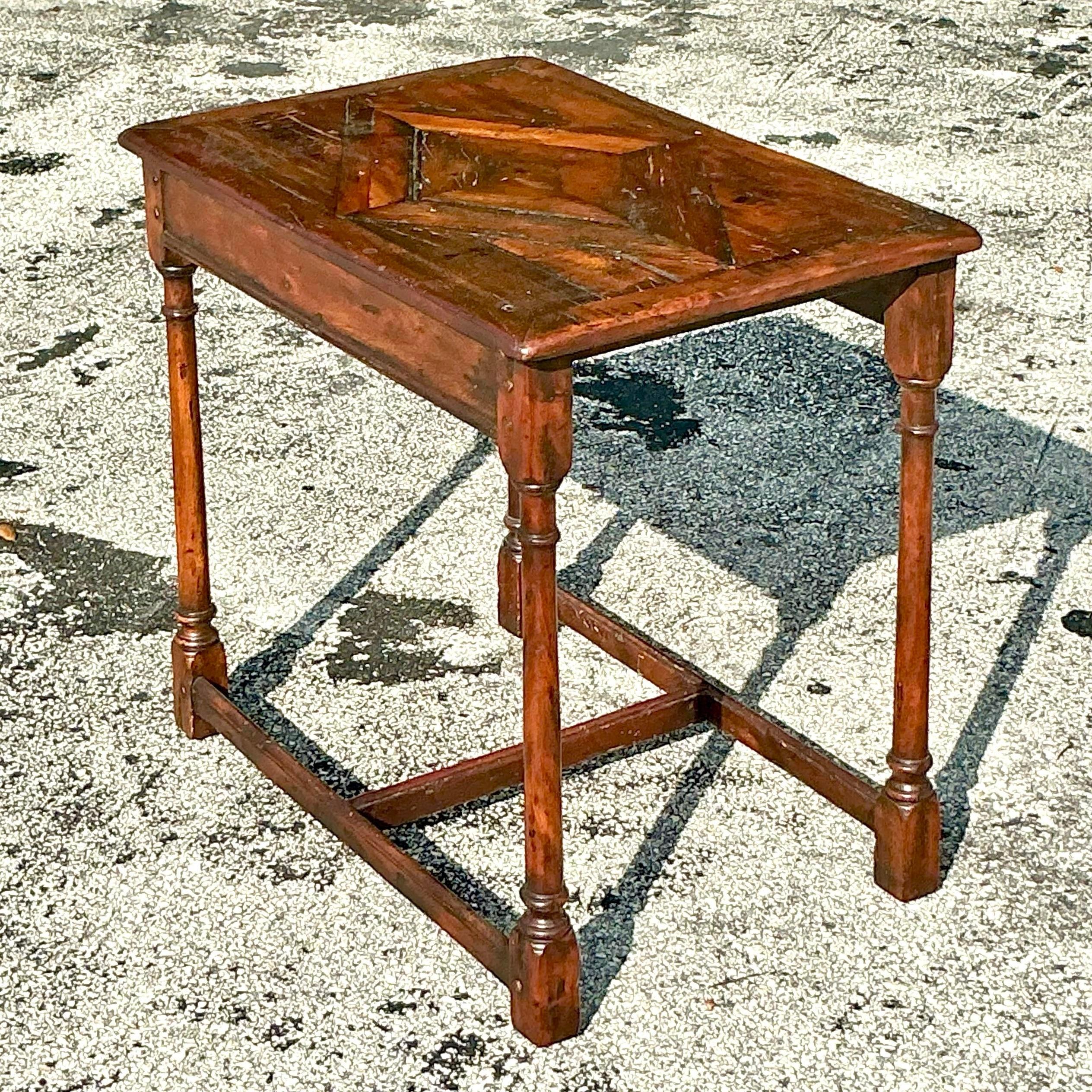 Rustique Table d'appoint vintage Boho Theodore Alexander Castle Bromwitch en bois de récupération en vente