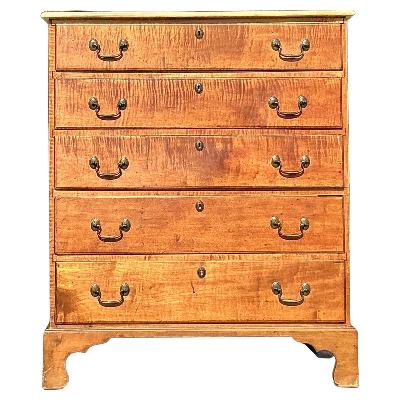 Vintage Boho Tiger Maple Kommode mit Schubladen