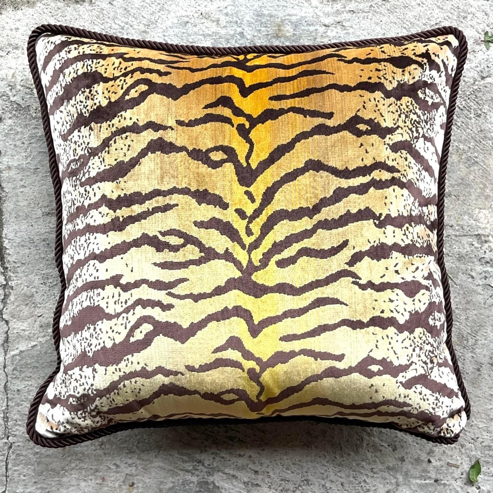 Nord-américain Coussin décoratif Boho d'après Scalamandre en vente