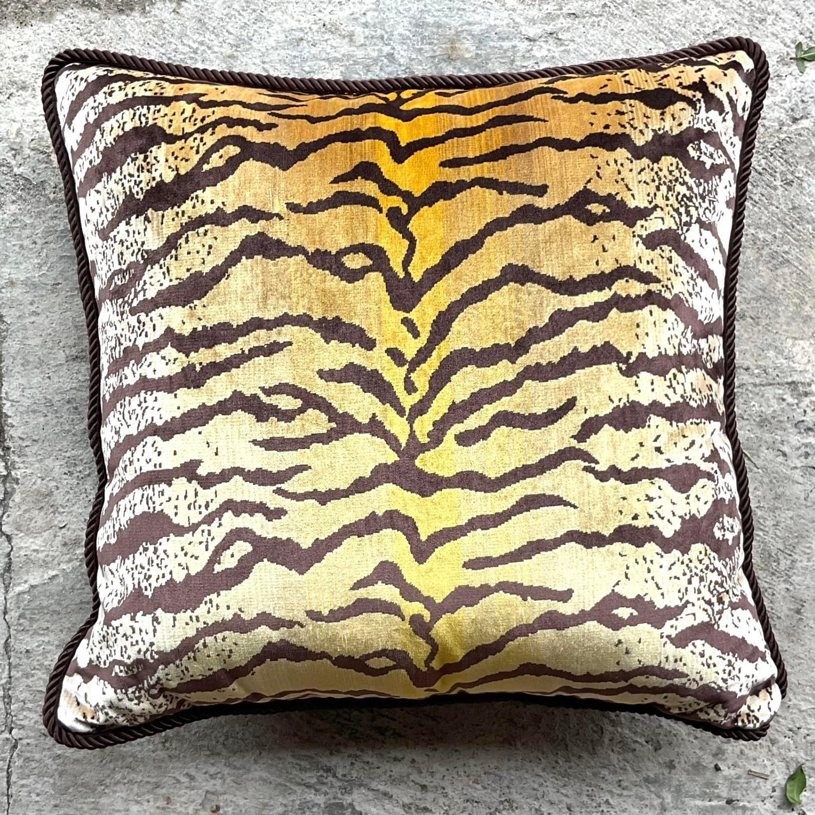 Coussin décoratif Boho d'après Scalamandre Bon état - En vente à west palm beach, FL